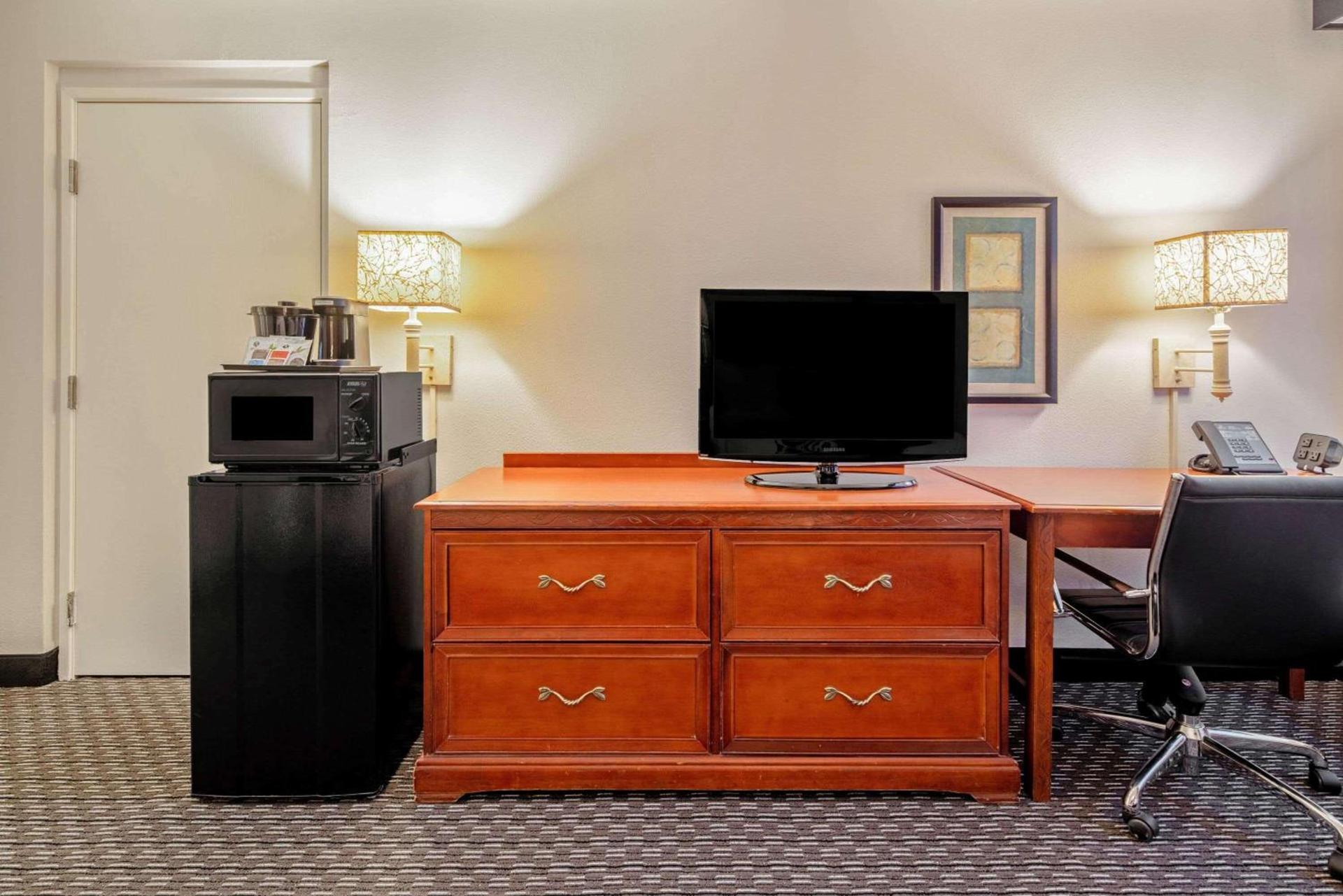 La Quinta by Wyndham Naples East (I-75) photo 14