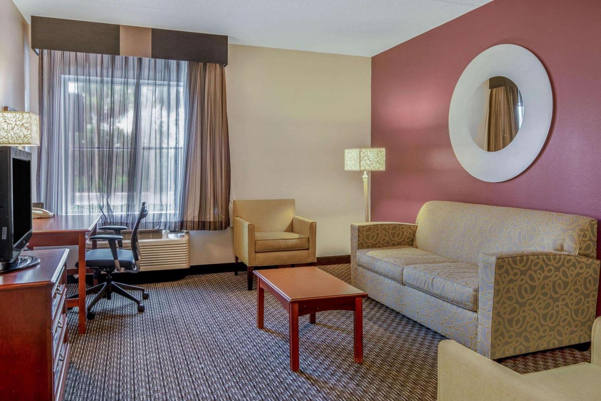 La Quinta by Wyndham Naples East (I-75) photo 6