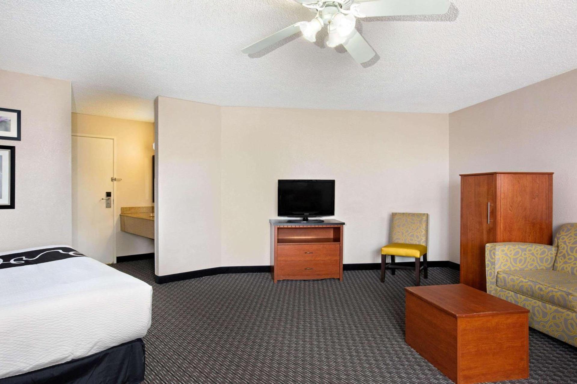 La Quinta by Wyndham Miami Airport East photo 45