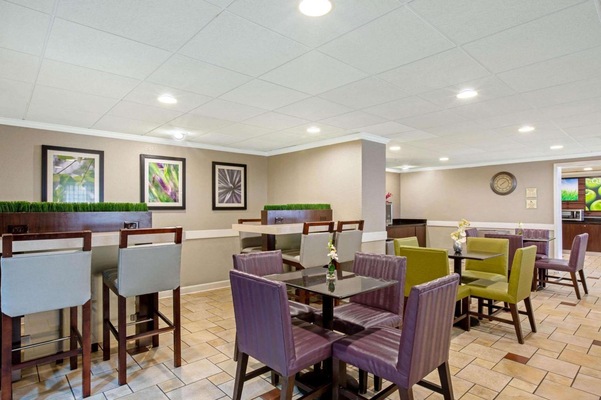 La Quinta by Wyndham Miami Airport East photo 56