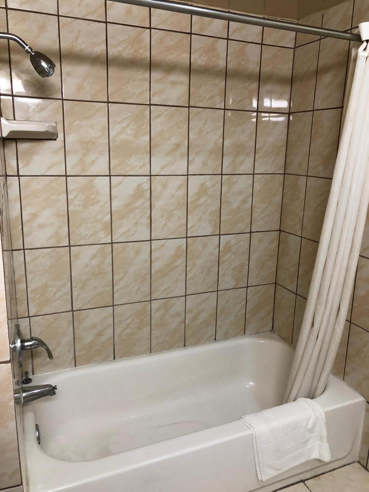 Aqua Inn Motel photo 8