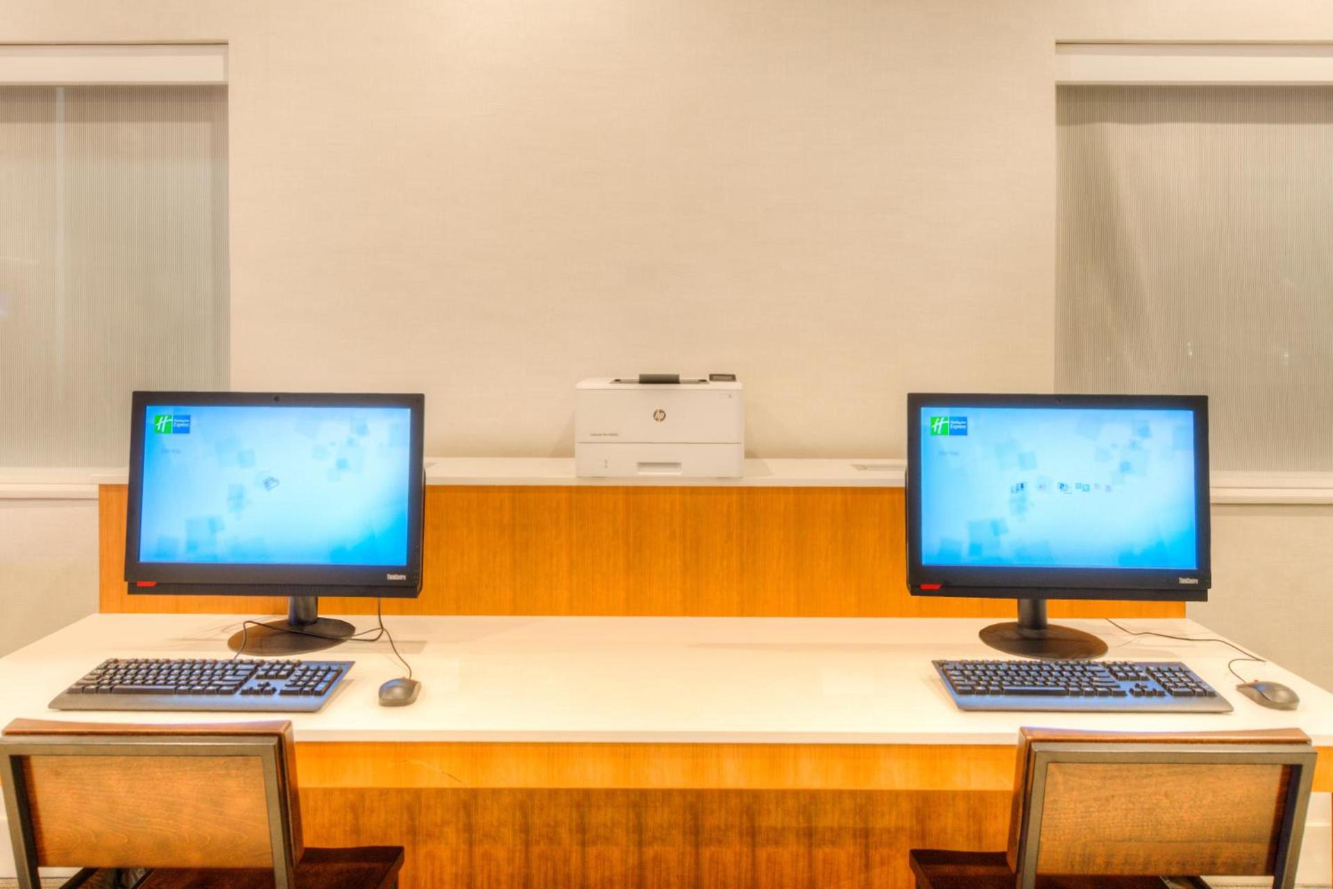 Holiday Inn Express Newberg - Wine Country by IHG photo 7