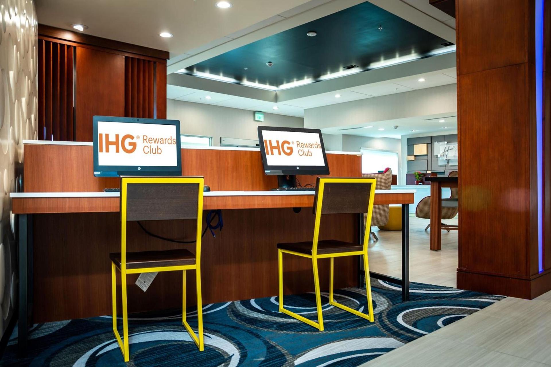 Holiday Inn Express & Suites Orlando- Lake Buena Vista by IHG photo 8