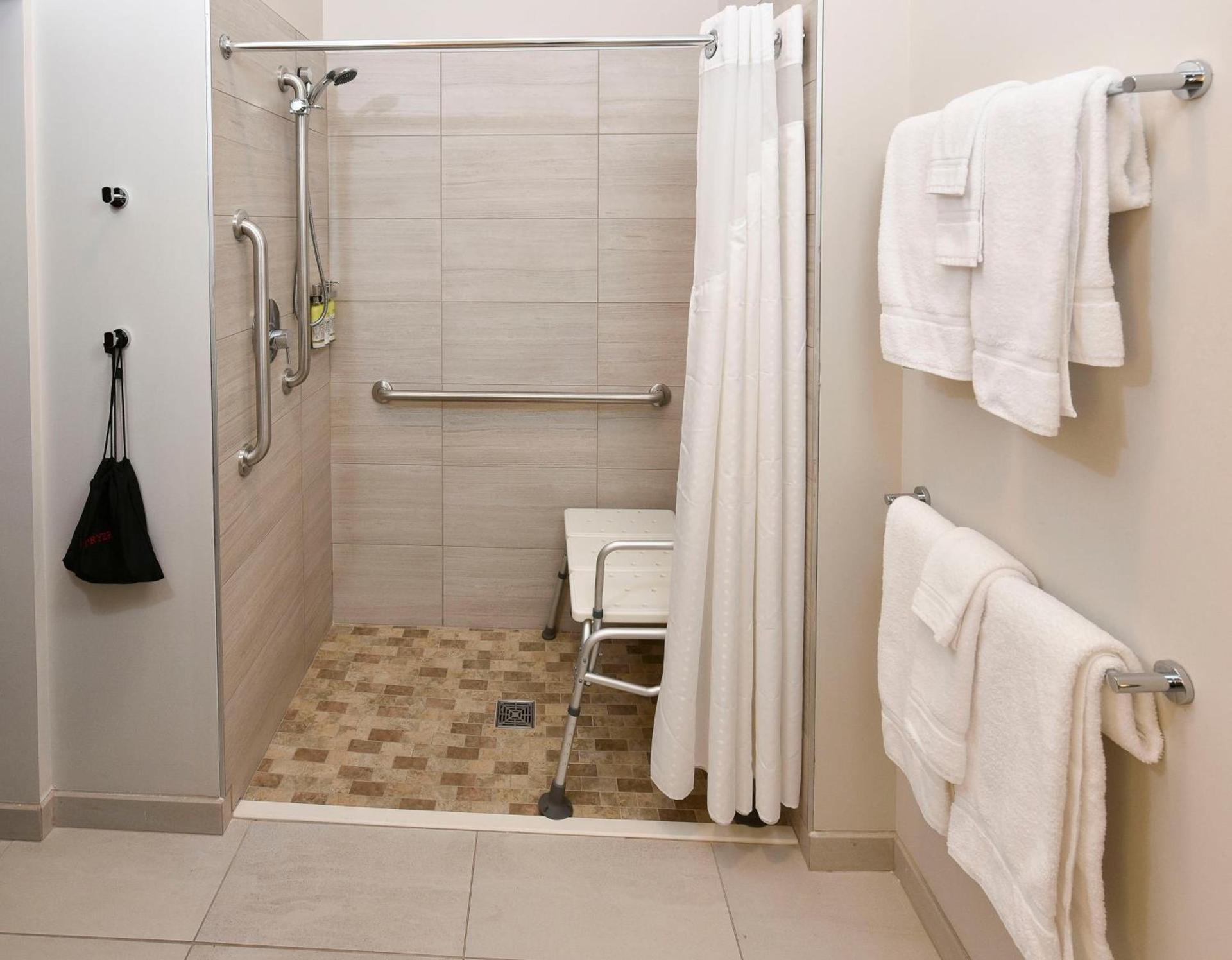 Holiday Inn Express & Suites - Madisonville by IHG photo 22