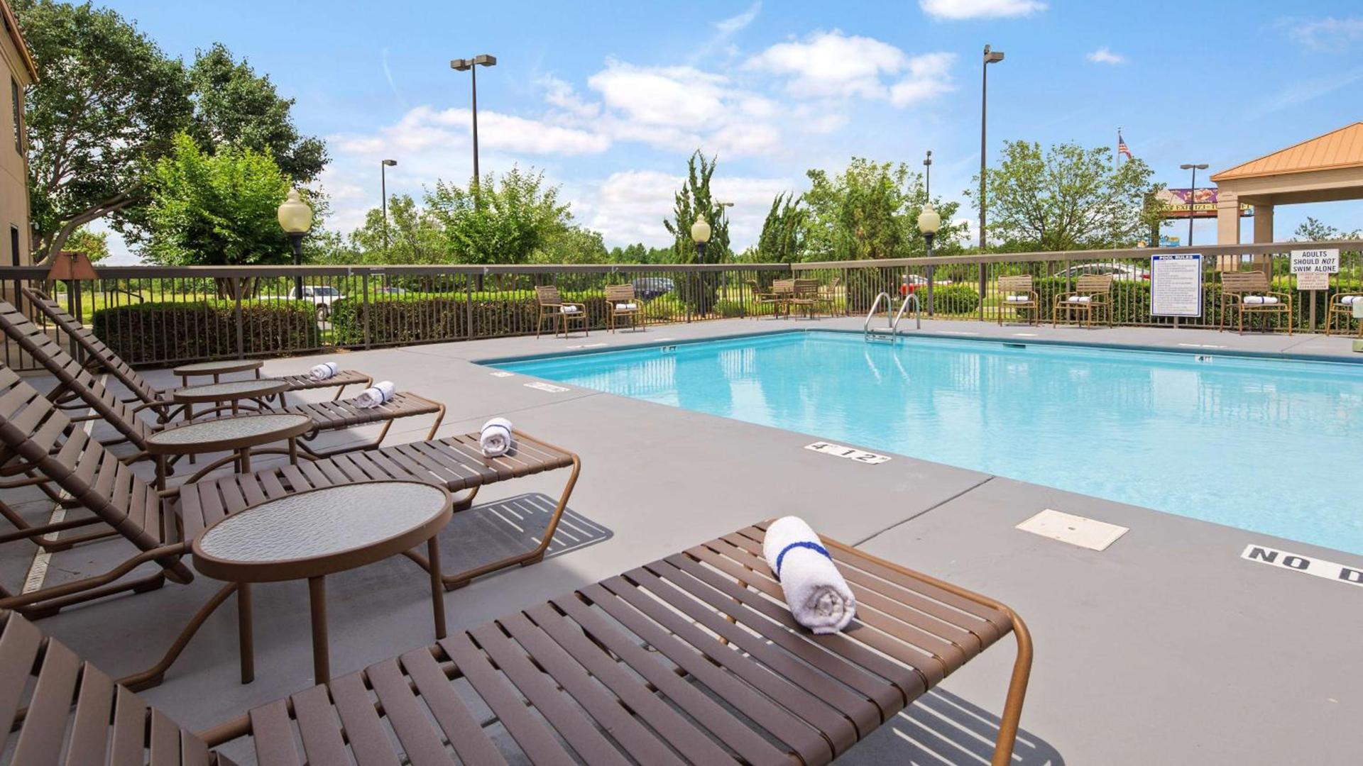 SureStay Plus Hotel by Best Western Roanoke Rapids I-95 photo 8