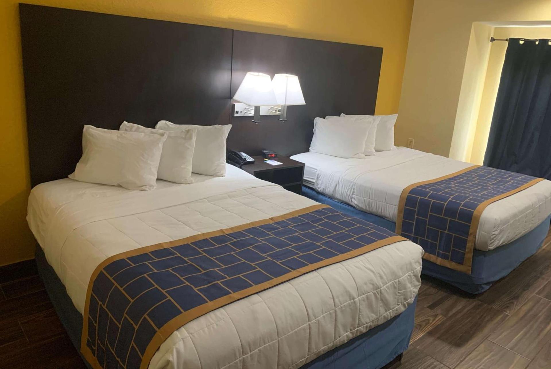 Days Inn & Suites by Wyndham Tampa/Raymond James Stadium photo 5