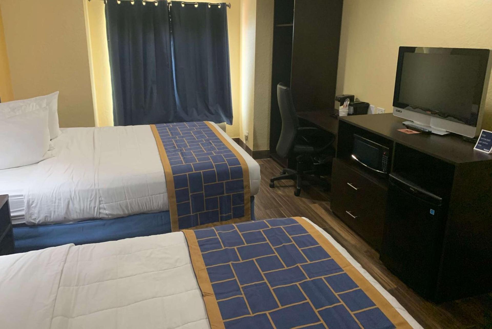 Days Inn & Suites by Wyndham Tampa/Raymond James Stadium photo 7
