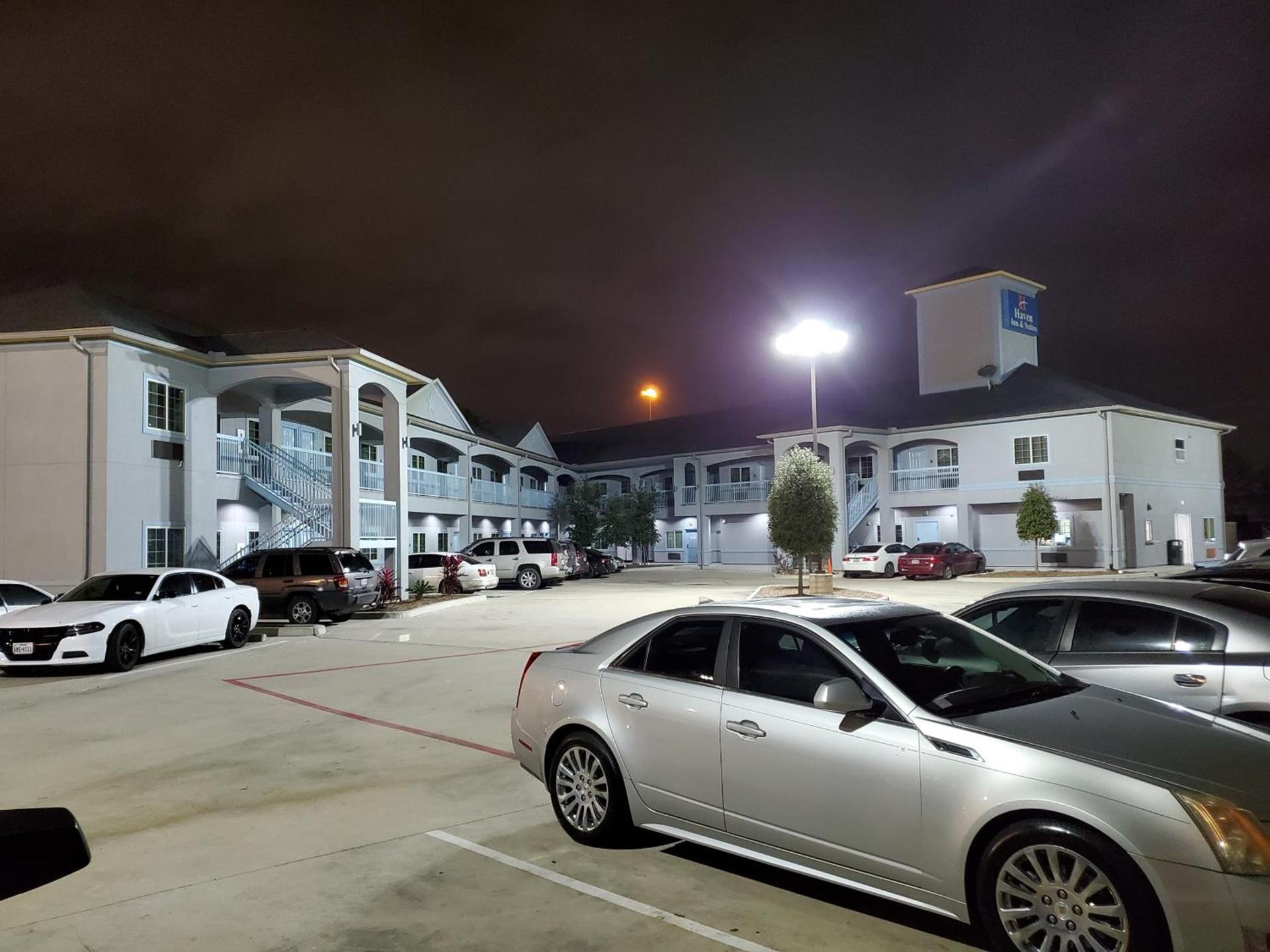 Haven Inn & Suites willowbrook photo 8