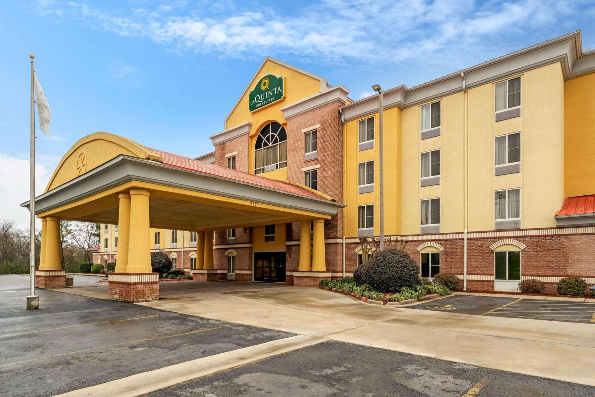 La Quinta by Wyndham Hot Springs photo 5