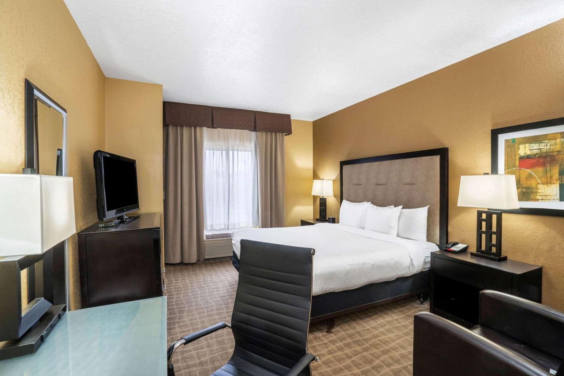 La Quinta by Wyndham Hot Springs photo 17