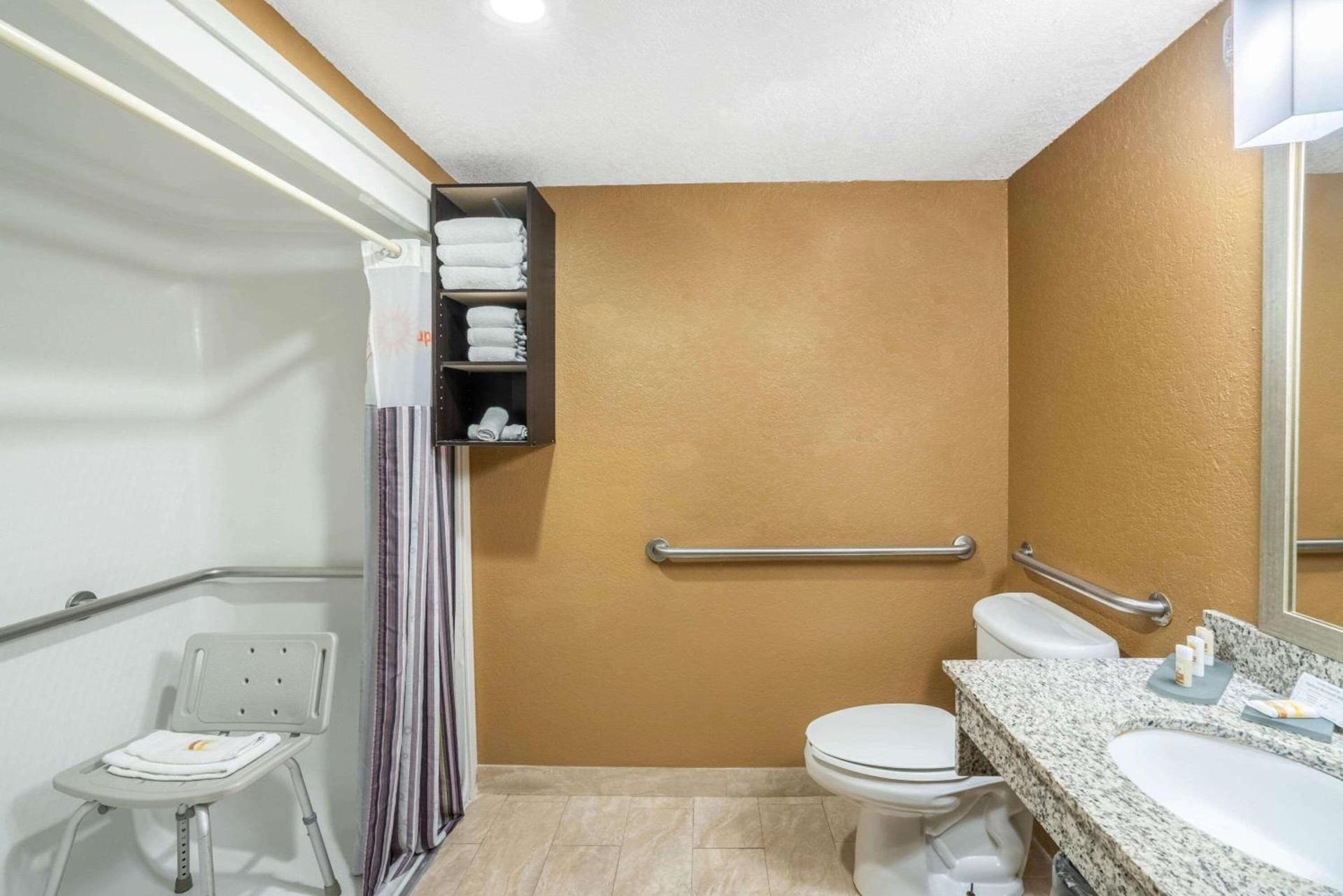 La Quinta by Wyndham Hot Springs photo 20