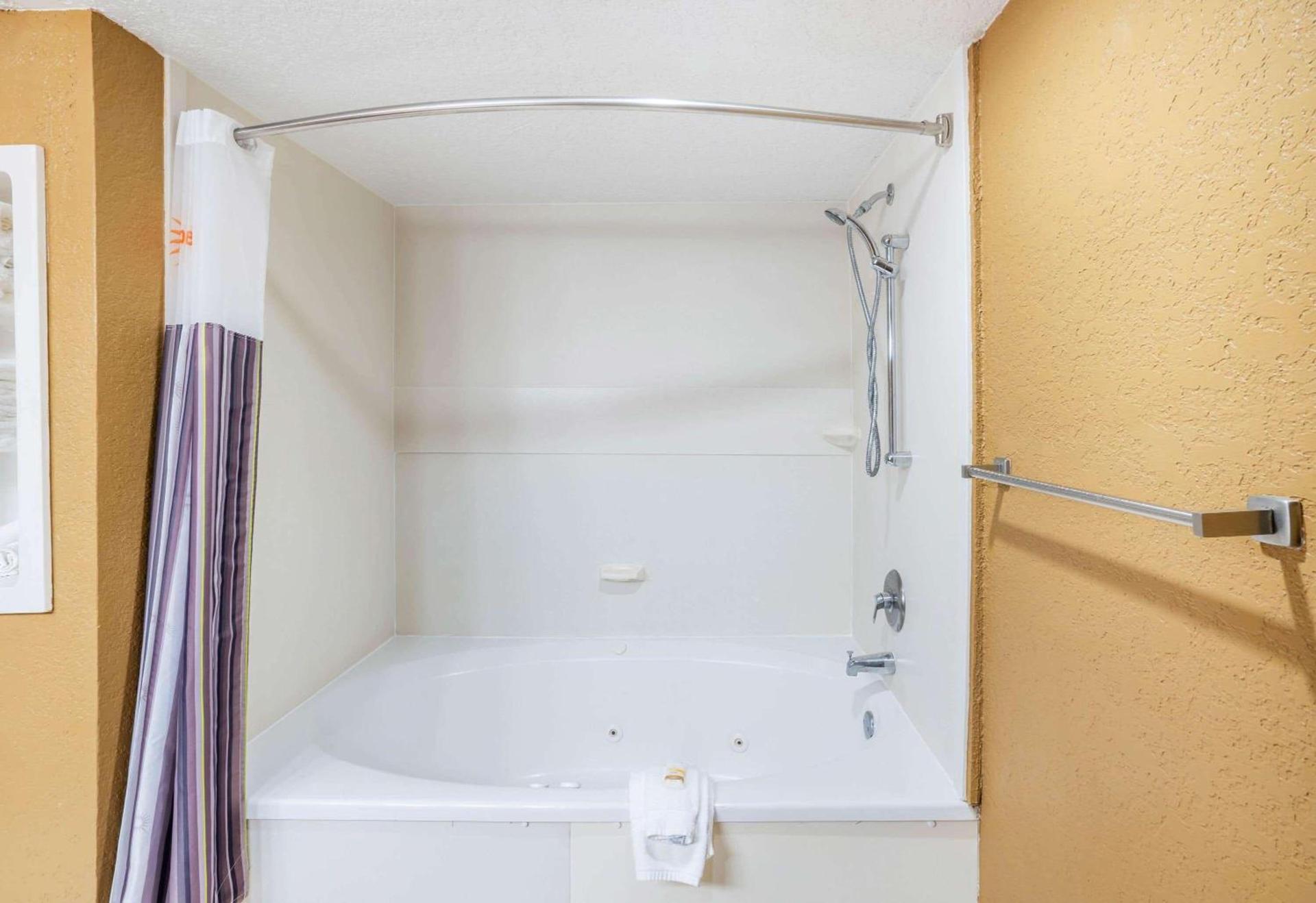 La Quinta by Wyndham Hot Springs photo 24