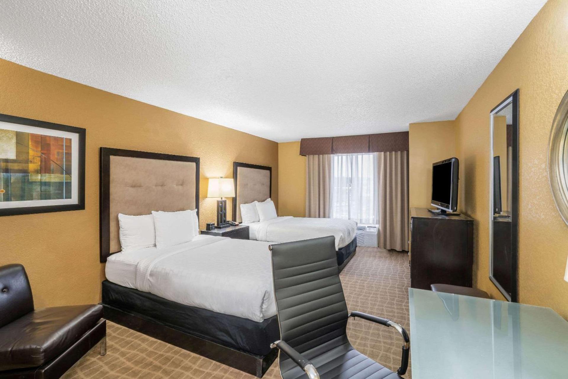 La Quinta by Wyndham Hot Springs photo 22