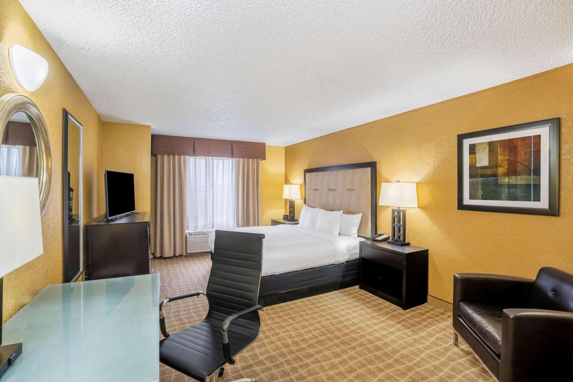 La Quinta by Wyndham Hot Springs photo 25