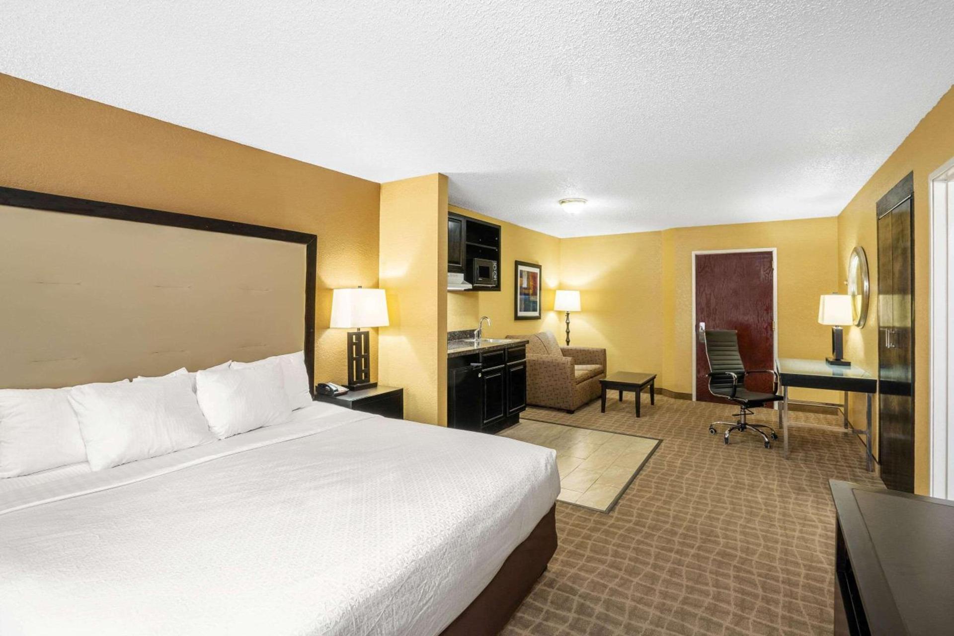 La Quinta by Wyndham Hot Springs photo 35