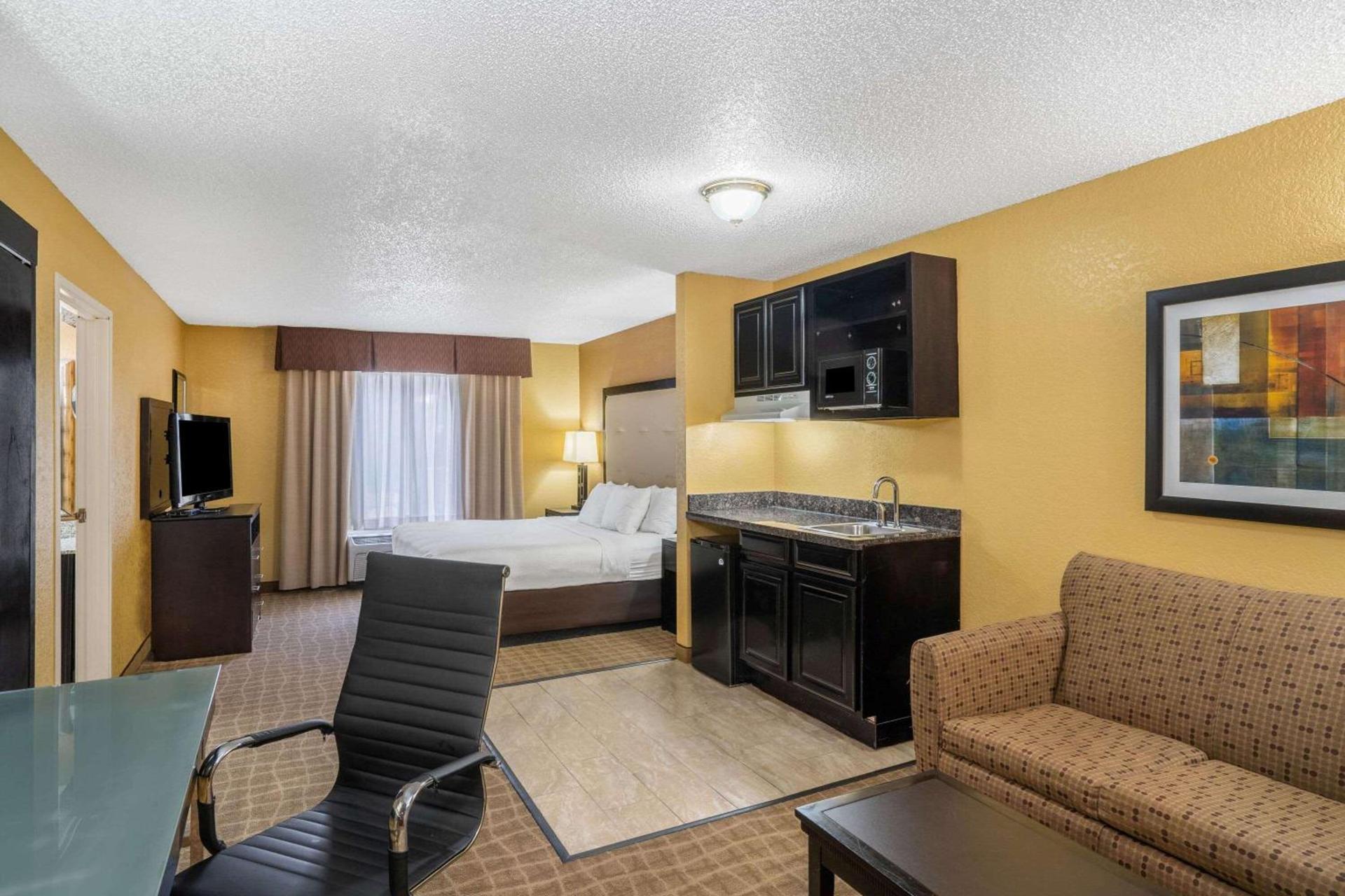 La Quinta by Wyndham Hot Springs photo 34