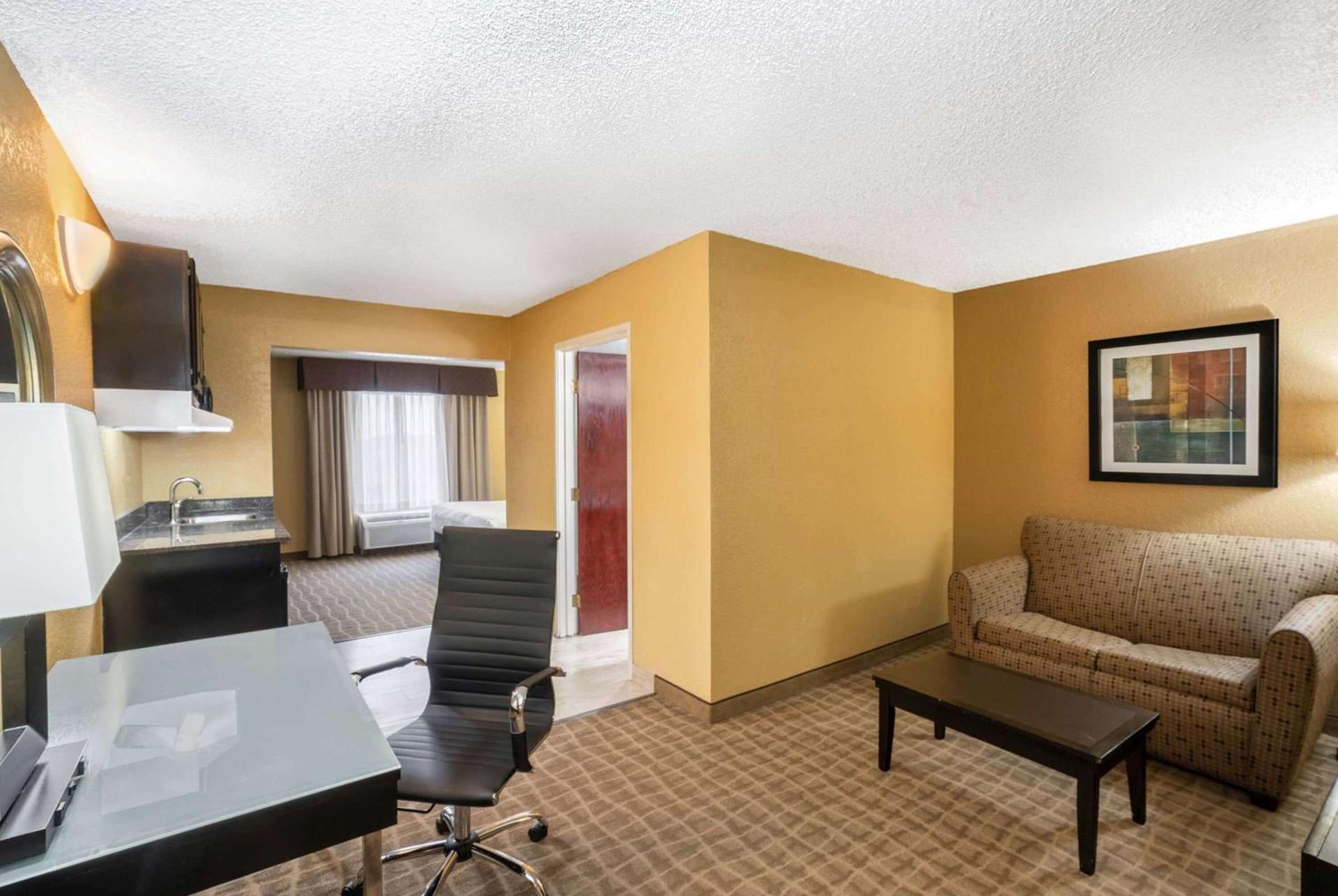 La Quinta by Wyndham Hot Springs photo 37