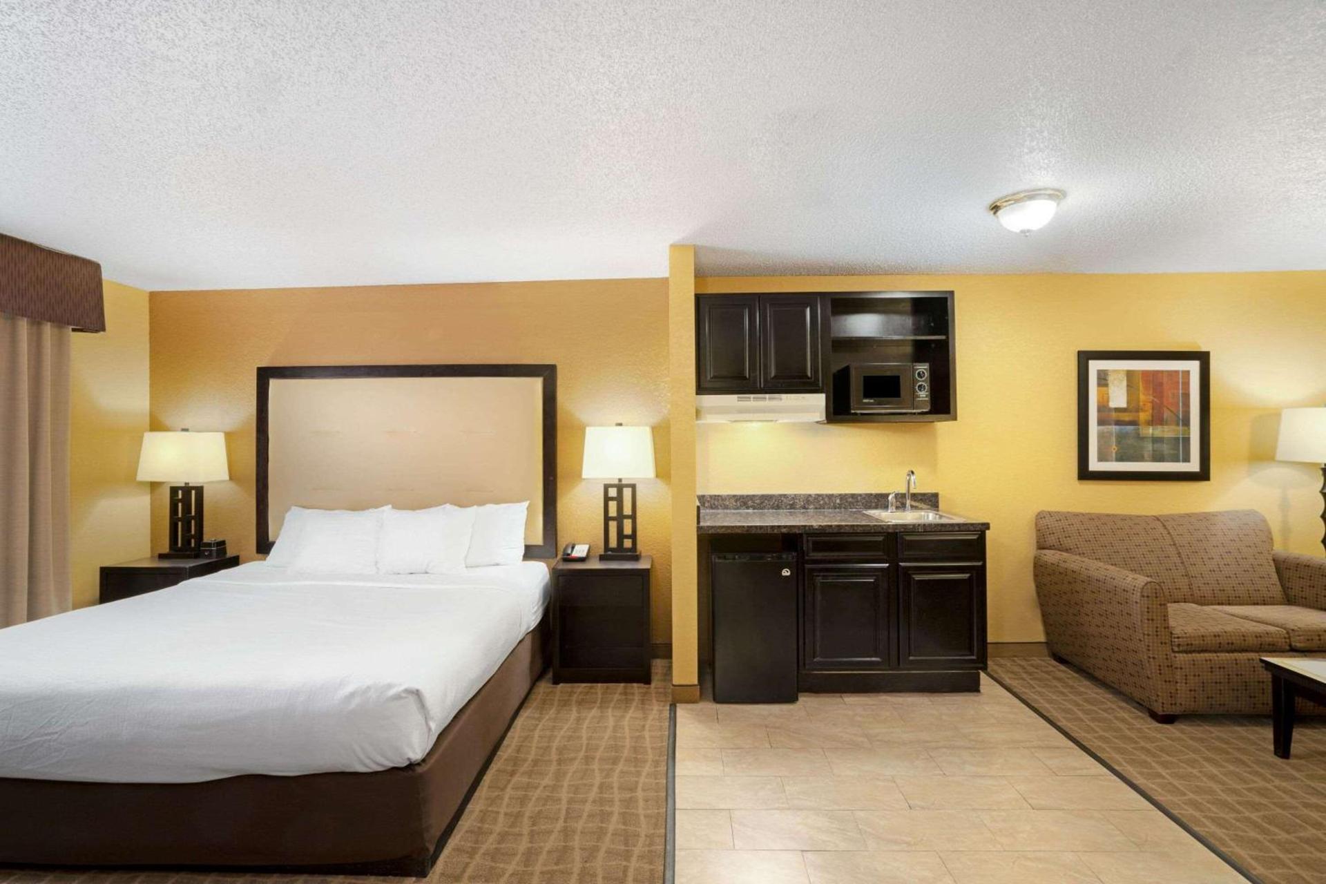 La Quinta by Wyndham Hot Springs photo 36