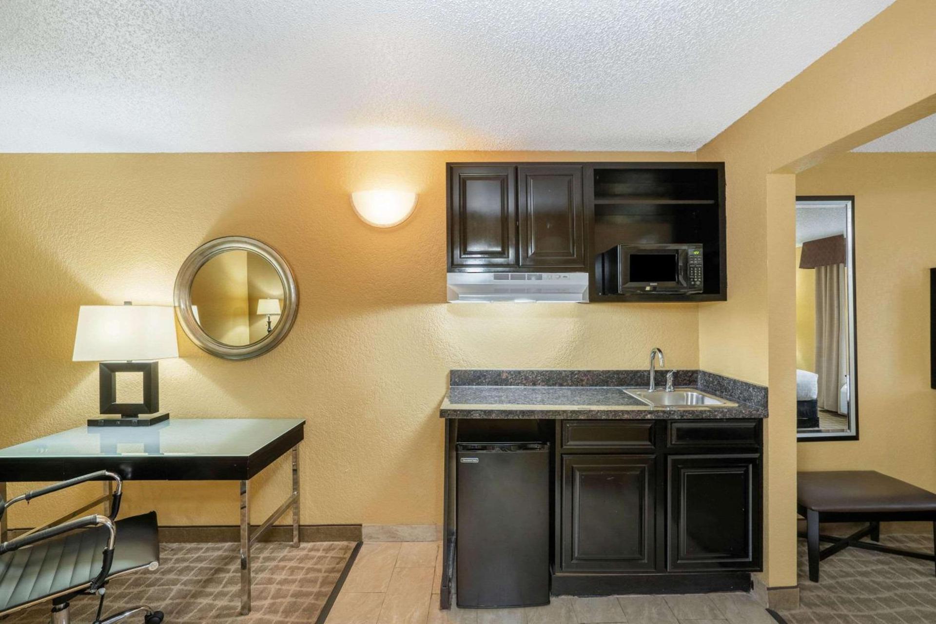La Quinta by Wyndham Hot Springs photo 38