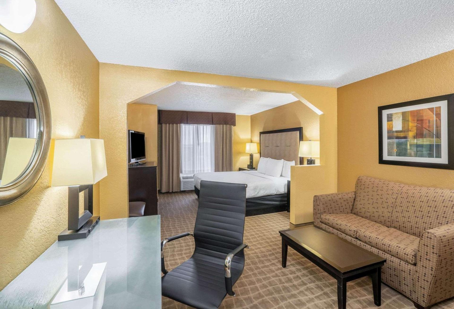 La Quinta by Wyndham Hot Springs photo 40