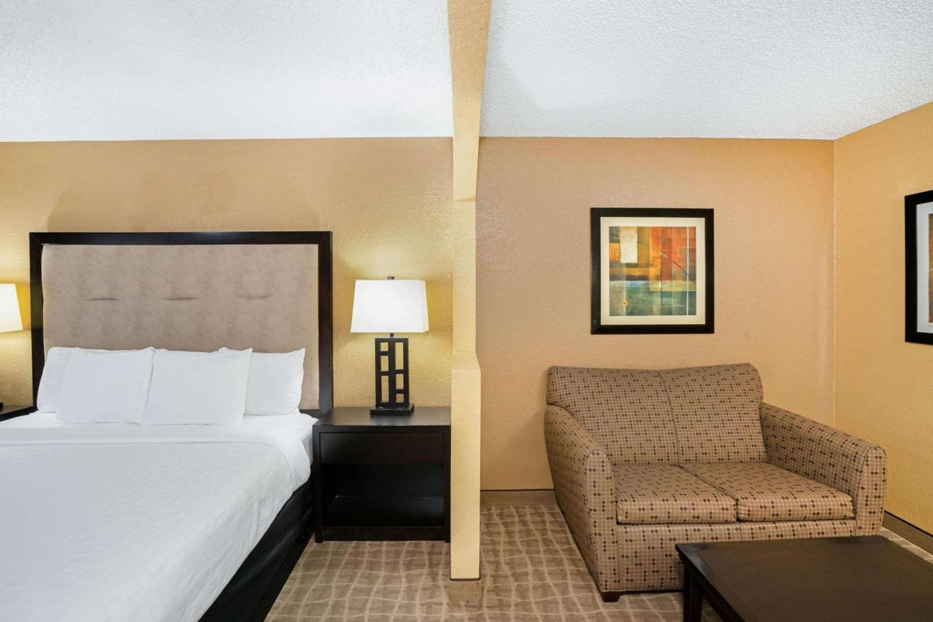 La Quinta by Wyndham Hot Springs photo 42