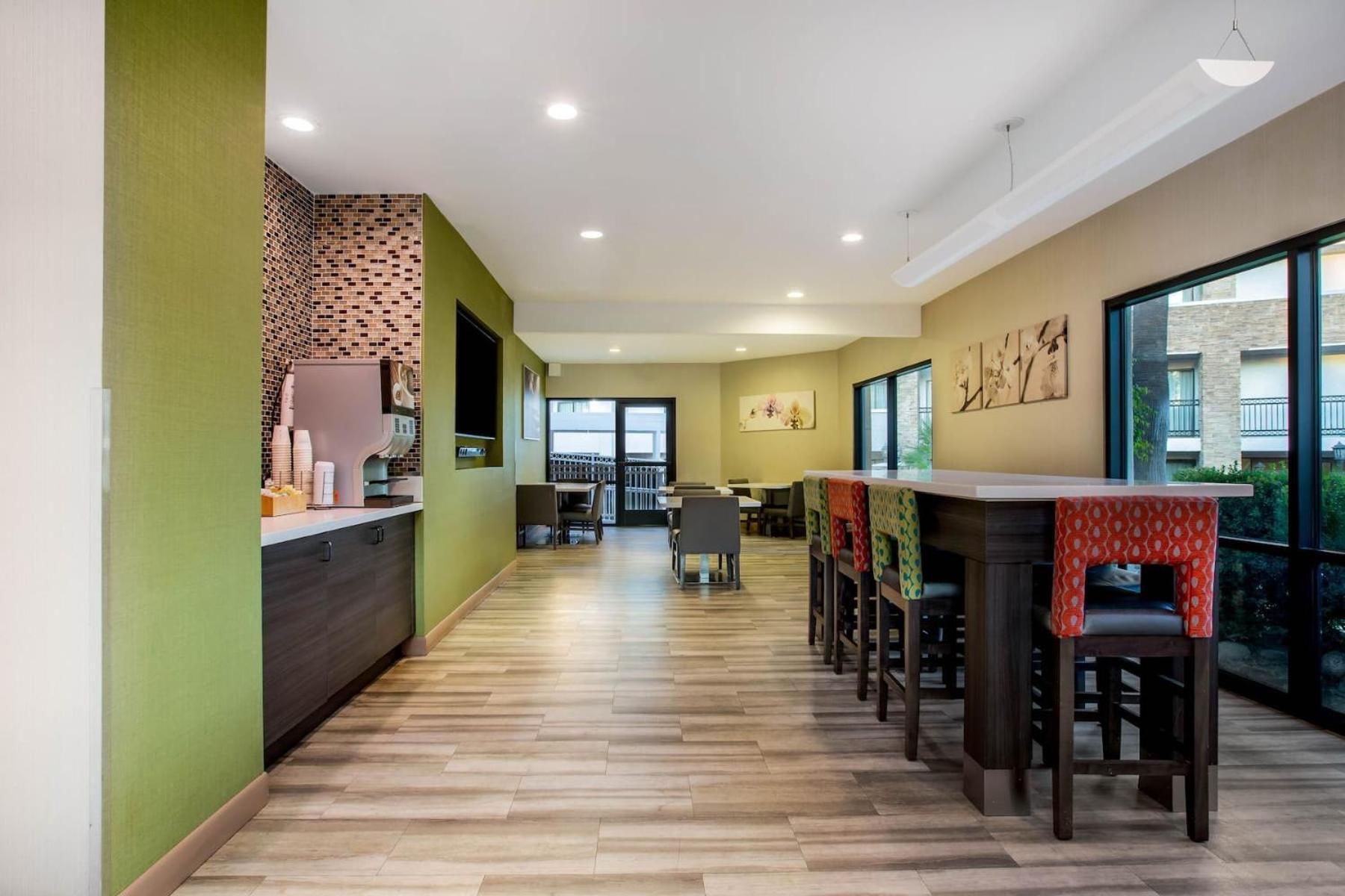 La Quinta by Wyndham Pomona photo 39