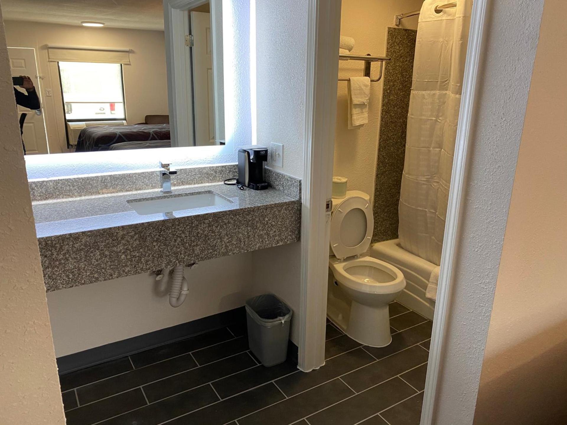 Super 8 by Wyndham Marietta/West/Atl Area photo 14