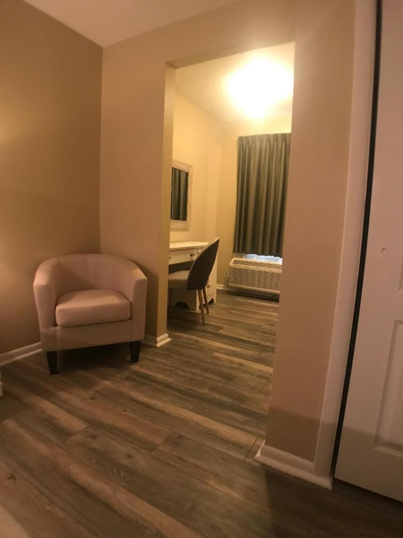 Point Pleasant Manor photo 3