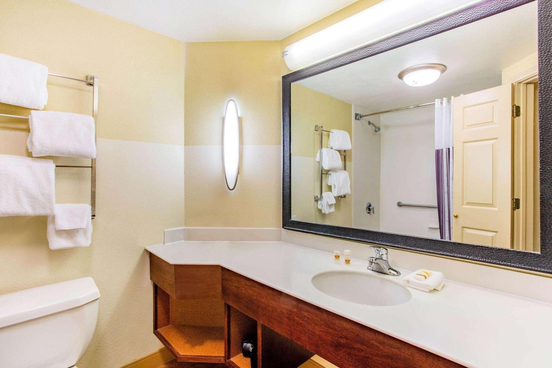 La Quinta by Wyndham Raleigh/Durham Southpoint photo 25