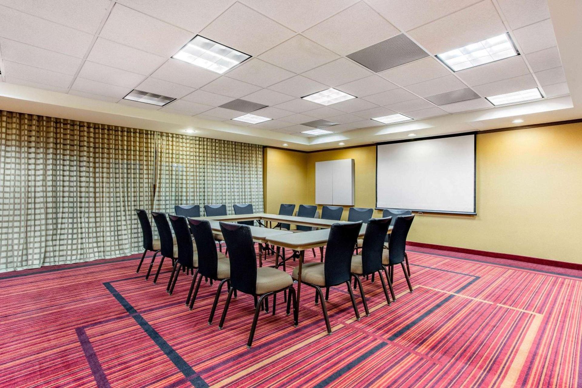 La Quinta by Wyndham Raleigh/Durham Southpoint photo 34