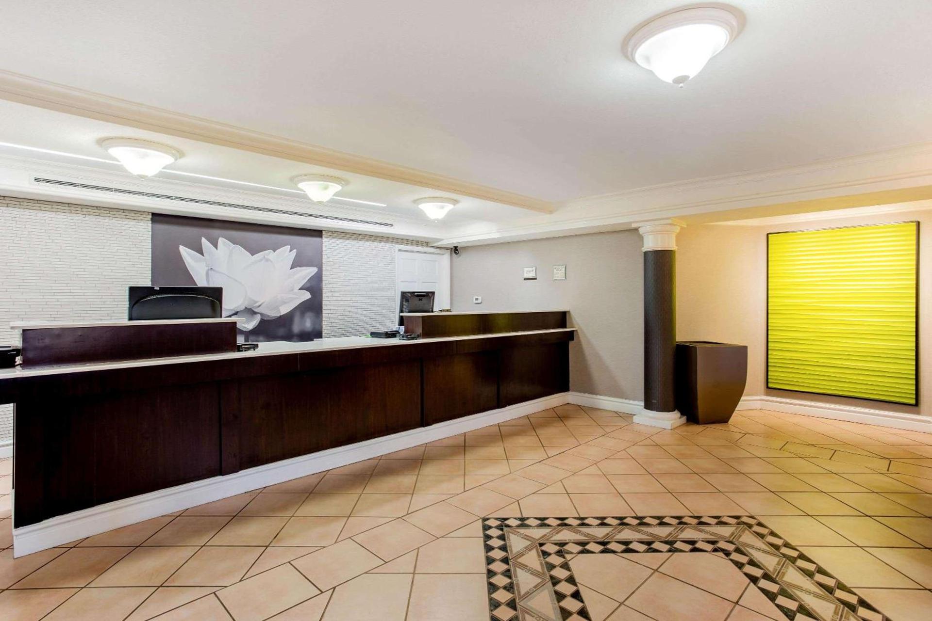 La Quinta Inn by Wyndham Champaign photo 5