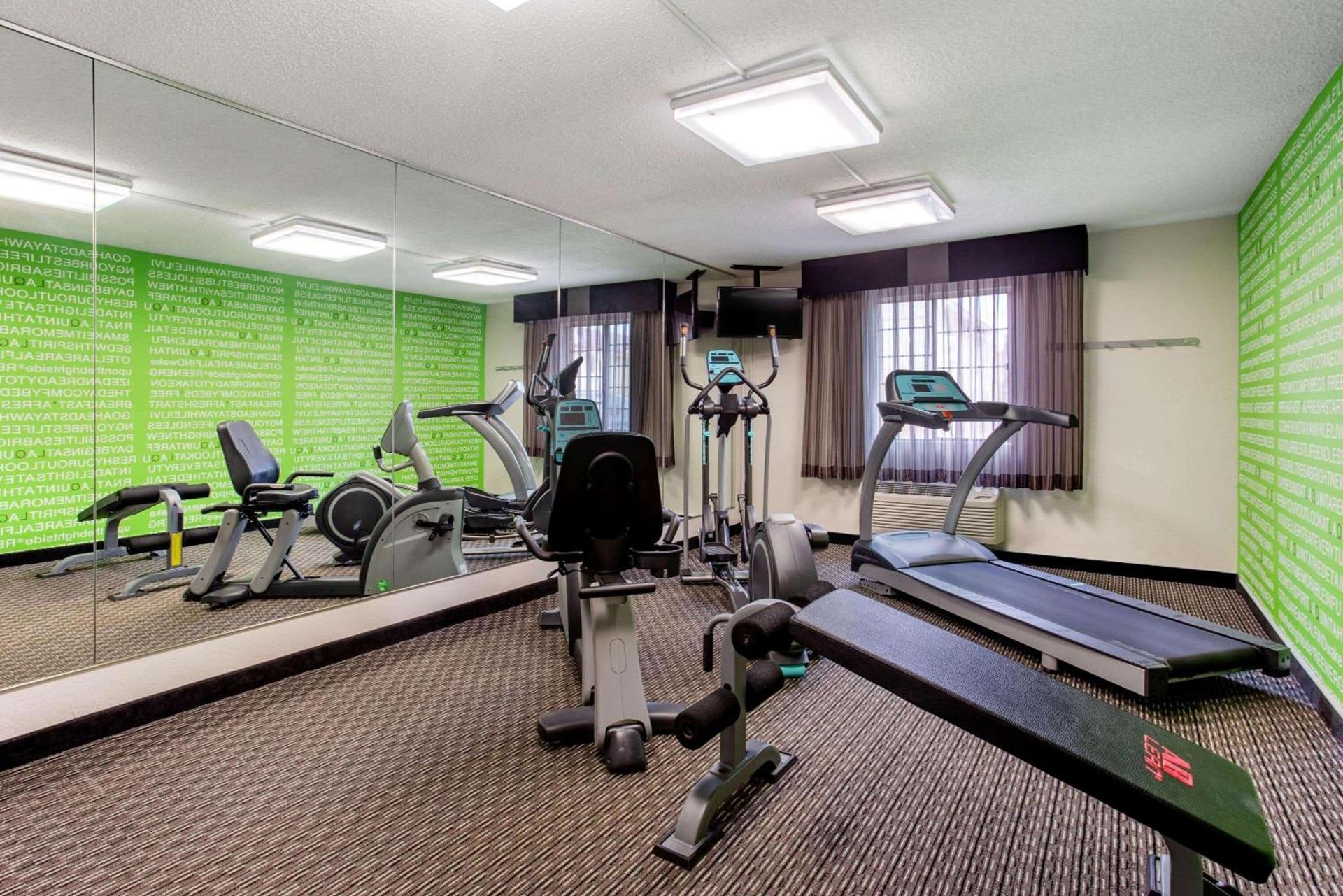 La Quinta Inn by Wyndham Champaign photo 10