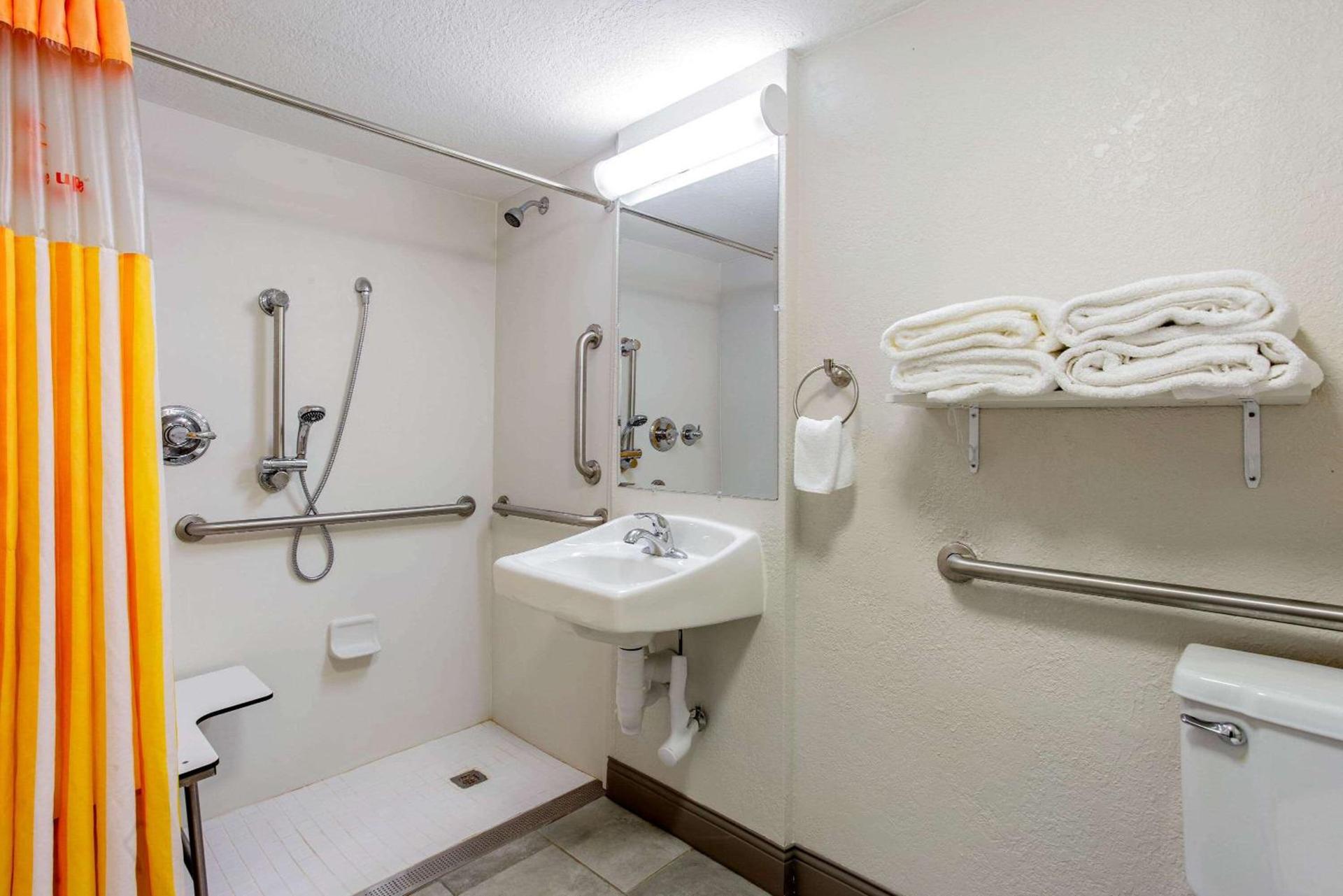 La Quinta Inn by Wyndham Champaign photo 18