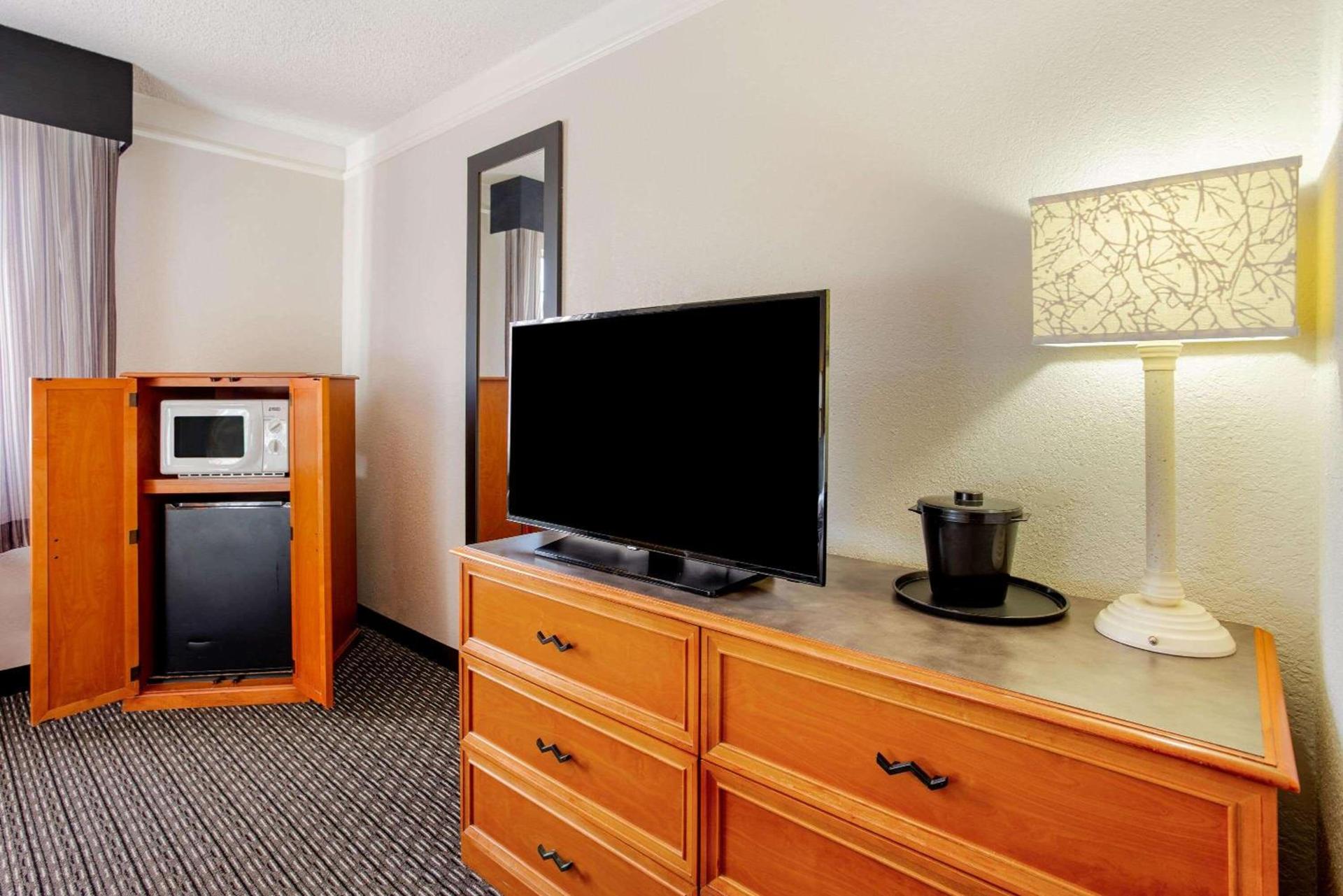 La Quinta Inn by Wyndham Champaign photo 21