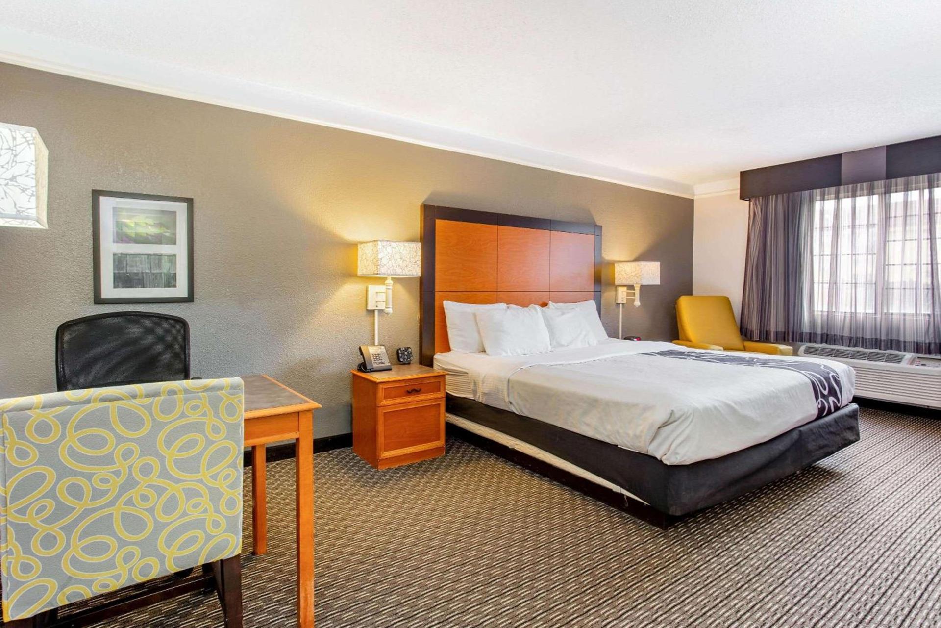 La Quinta Inn by Wyndham Champaign photo 25