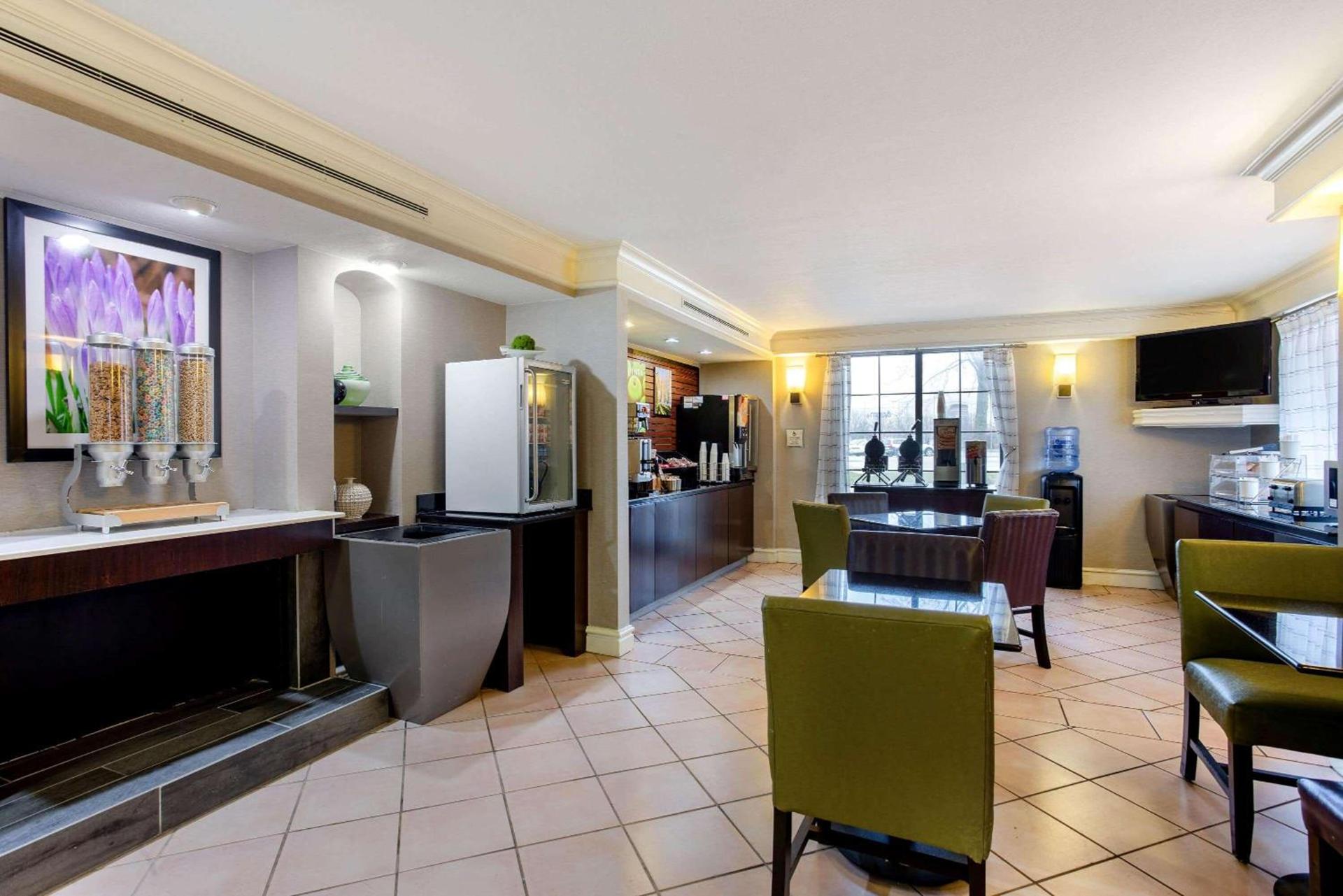La Quinta Inn by Wyndham Champaign photo 41