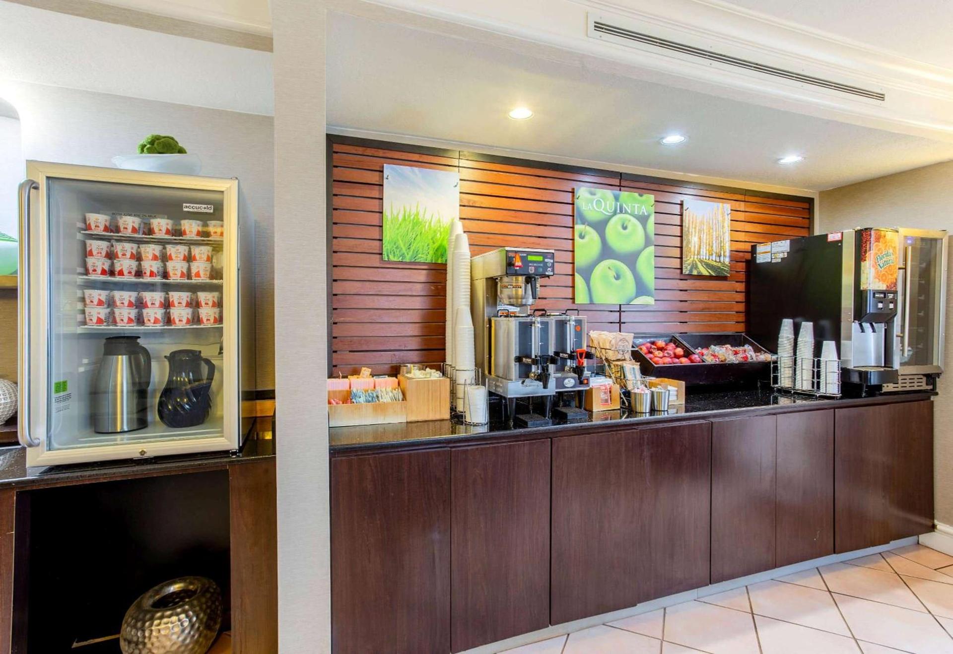 La Quinta Inn by Wyndham Champaign photo 40