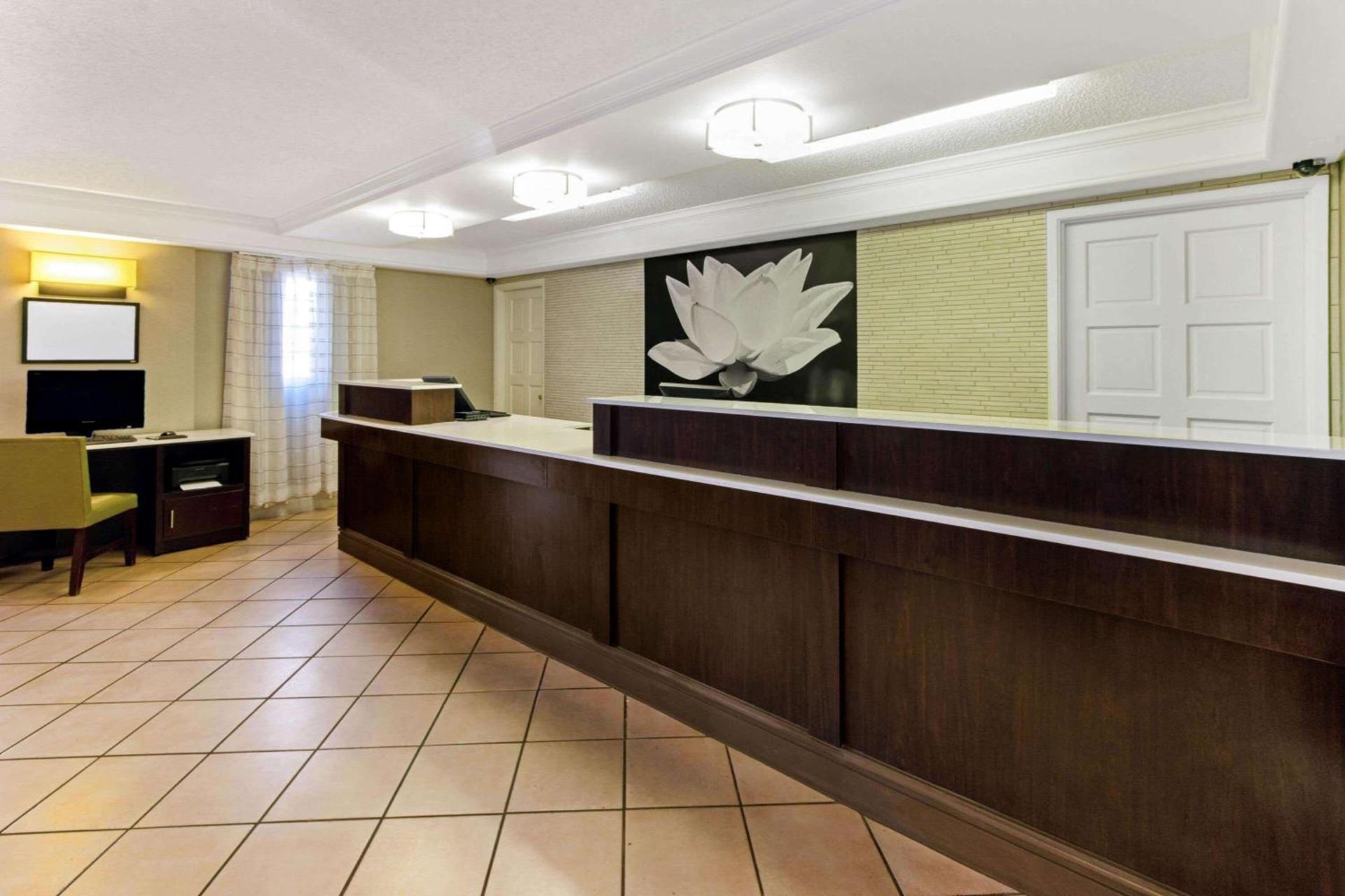 La Quinta Inn by Wyndham Santa Fe photo 5