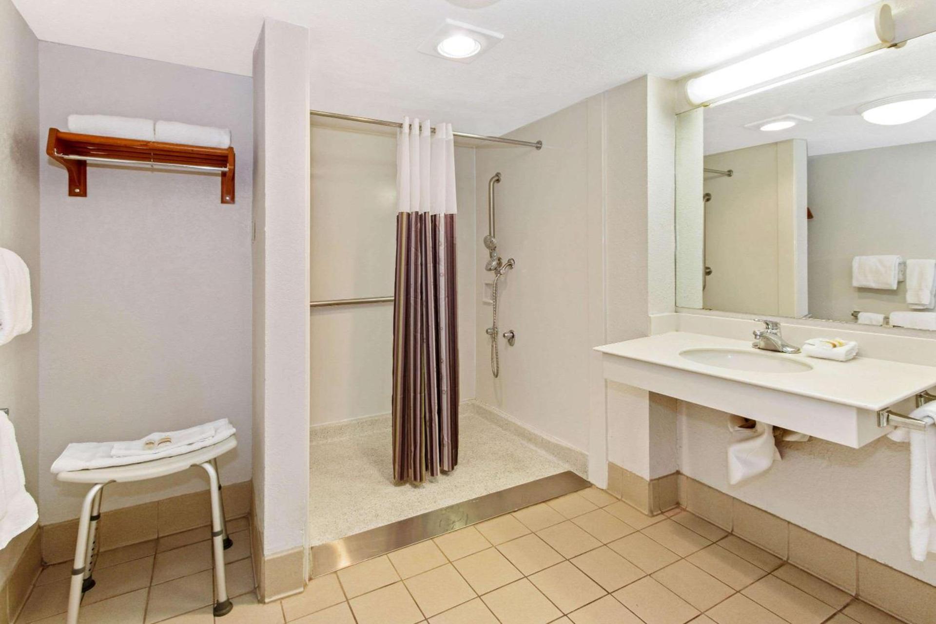 La Quinta Inn by Wyndham Santa Fe photo 7