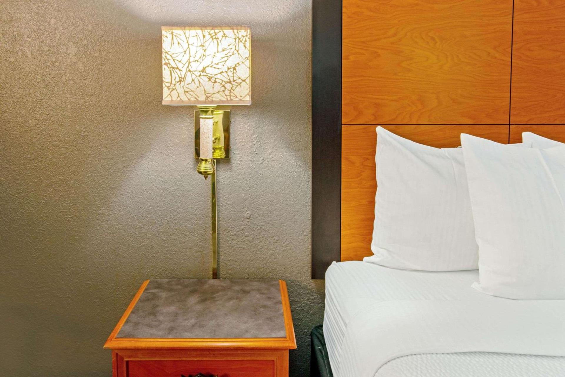 La Quinta Inn by Wyndham Santa Fe photo 9