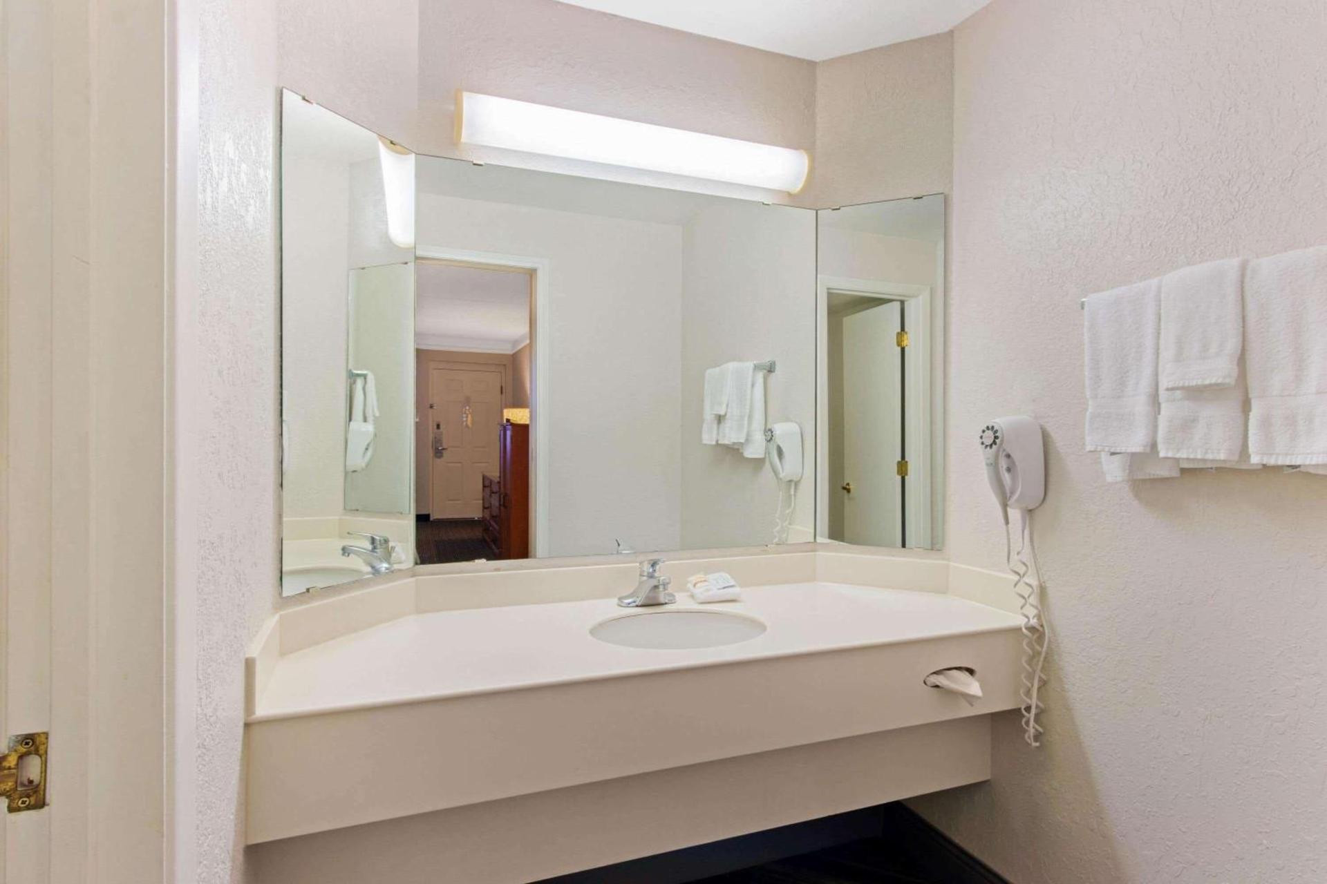 La Quinta Inn by Wyndham Santa Fe photo 20