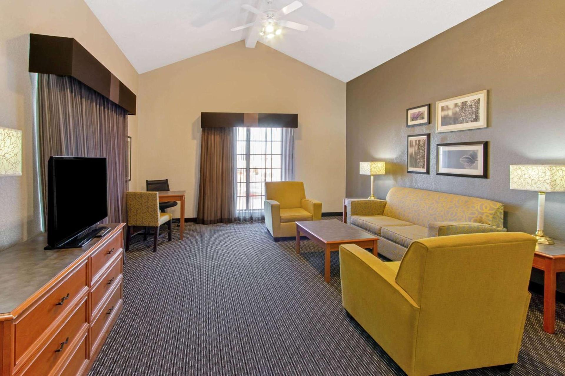 La Quinta Inn by Wyndham Santa Fe photo 21