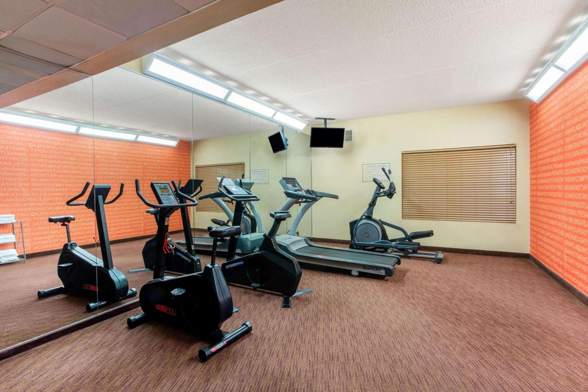 La Quinta by Wyndham Raleigh Cary photo 11