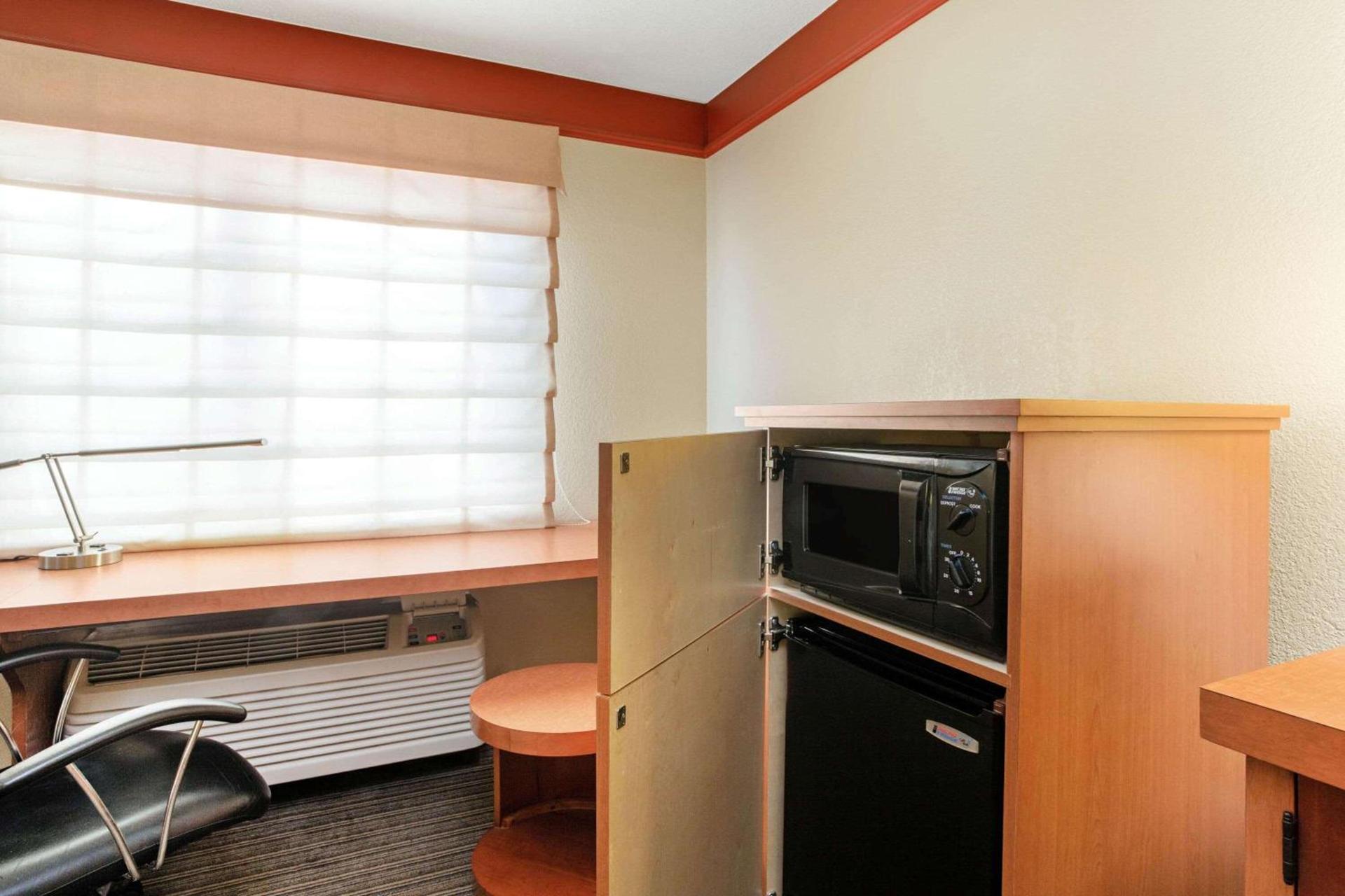 La Quinta by Wyndham Raleigh Cary photo 23