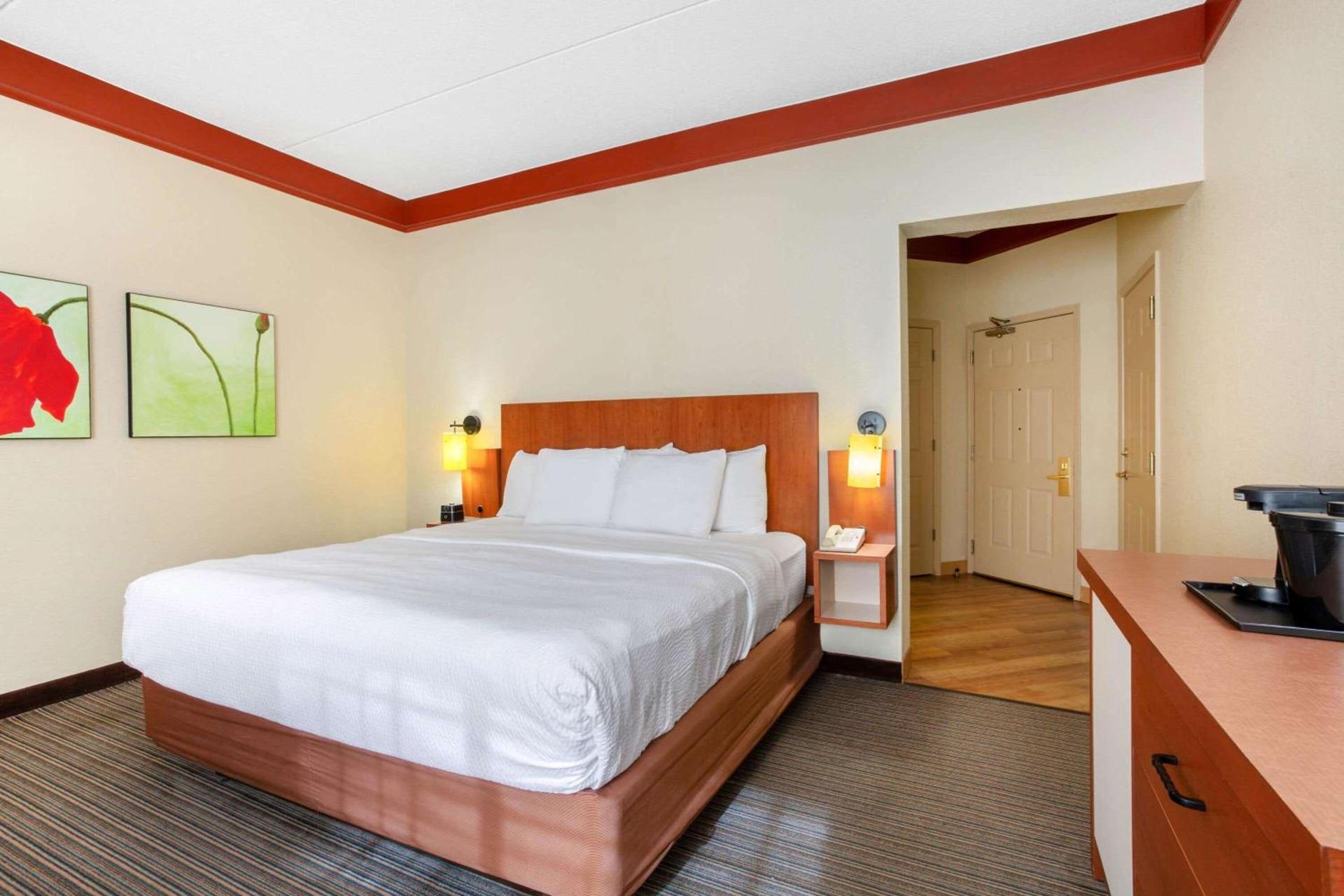 La Quinta by Wyndham Raleigh Cary photo 24