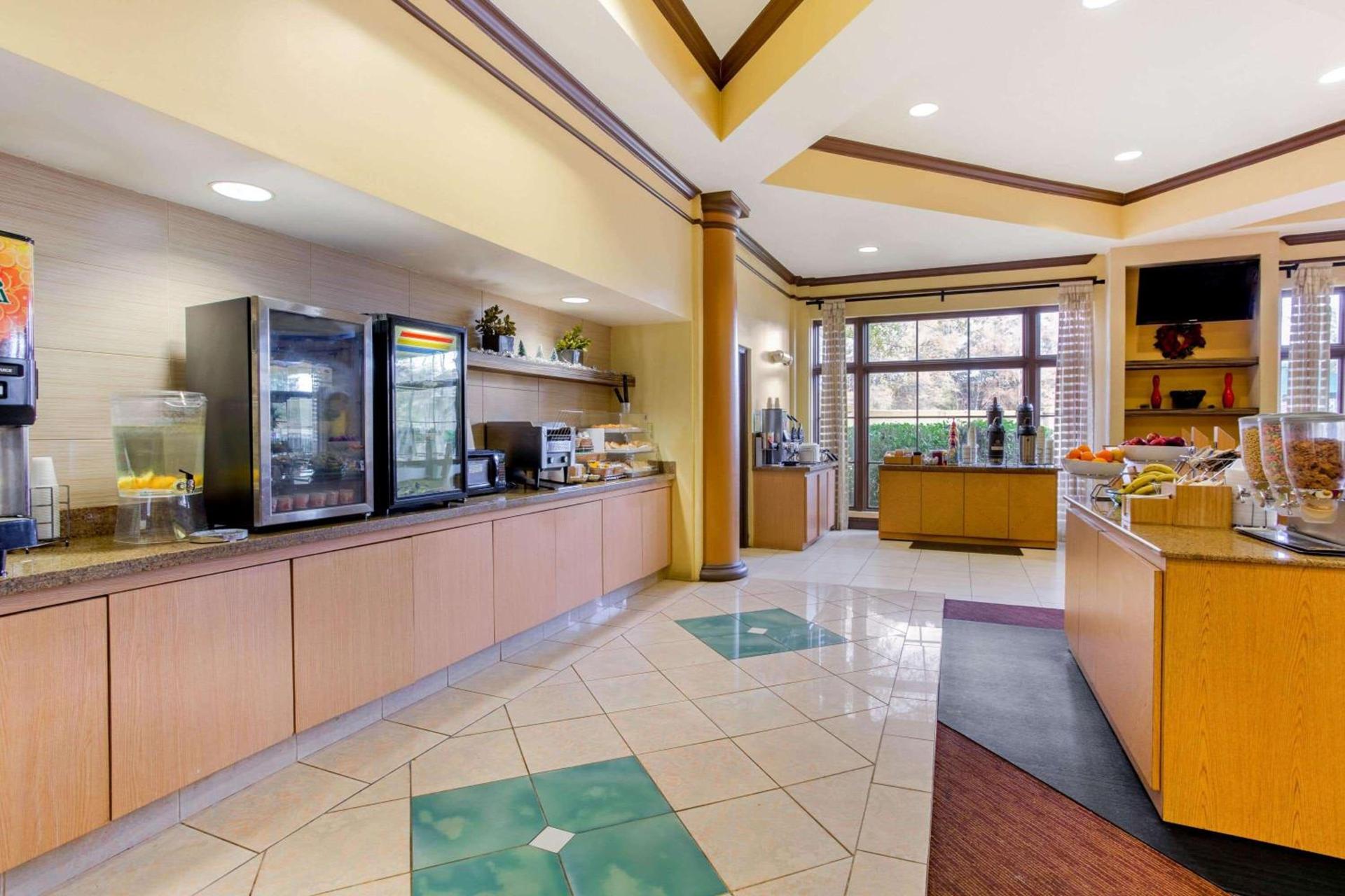 La Quinta by Wyndham Raleigh Cary photo 40