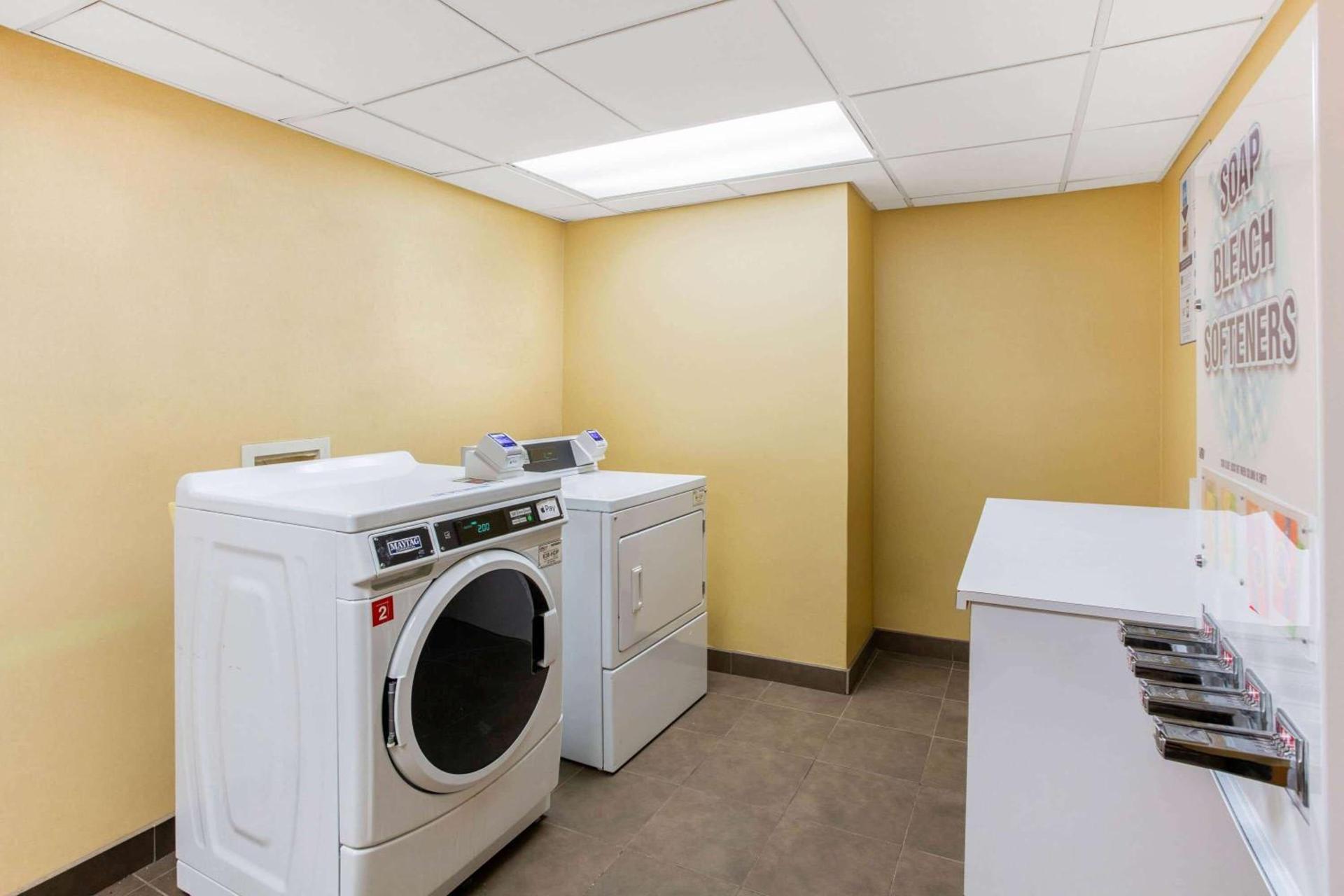 La Quinta by Wyndham Raleigh Cary photo 41