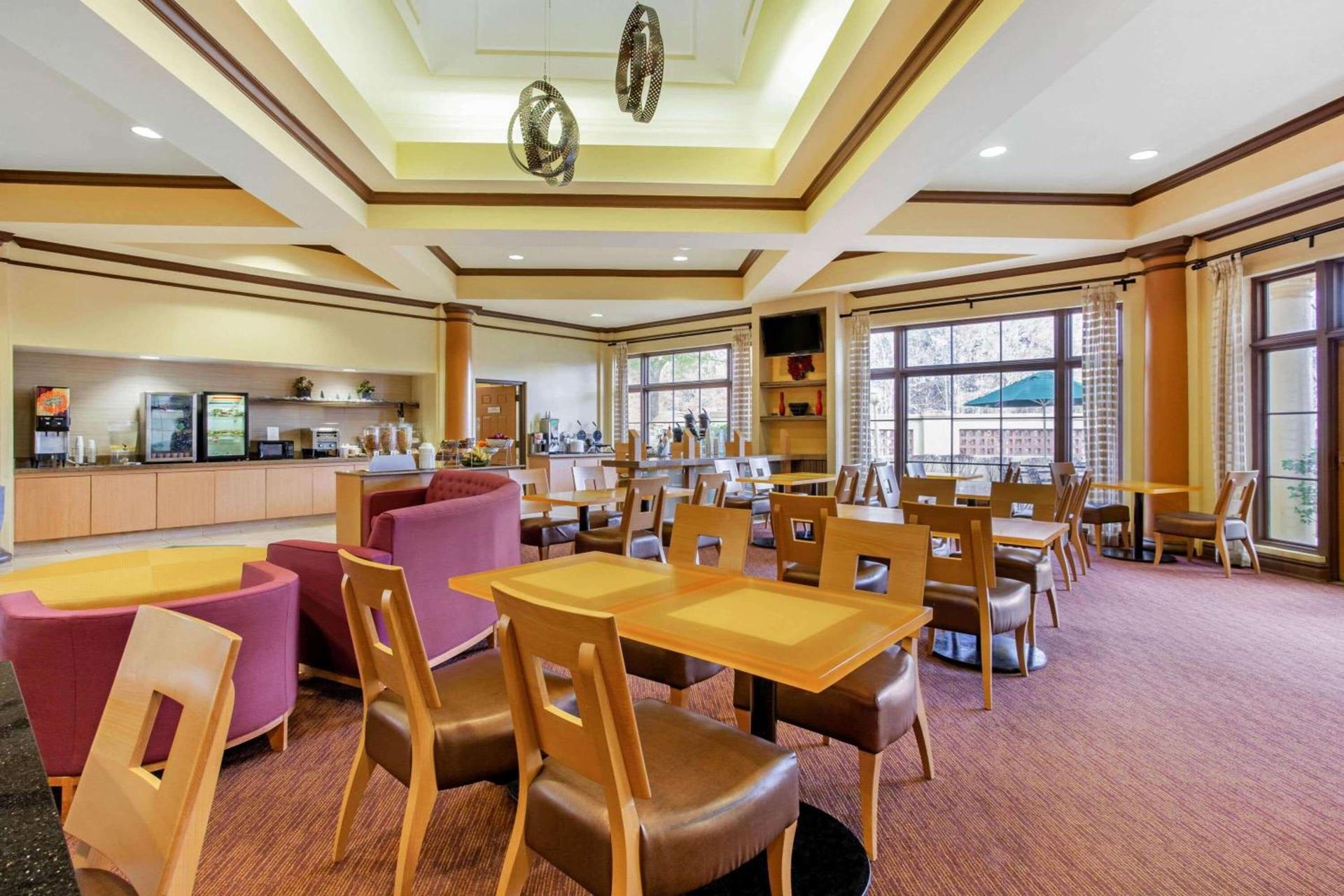 La Quinta by Wyndham Raleigh Cary photo 38