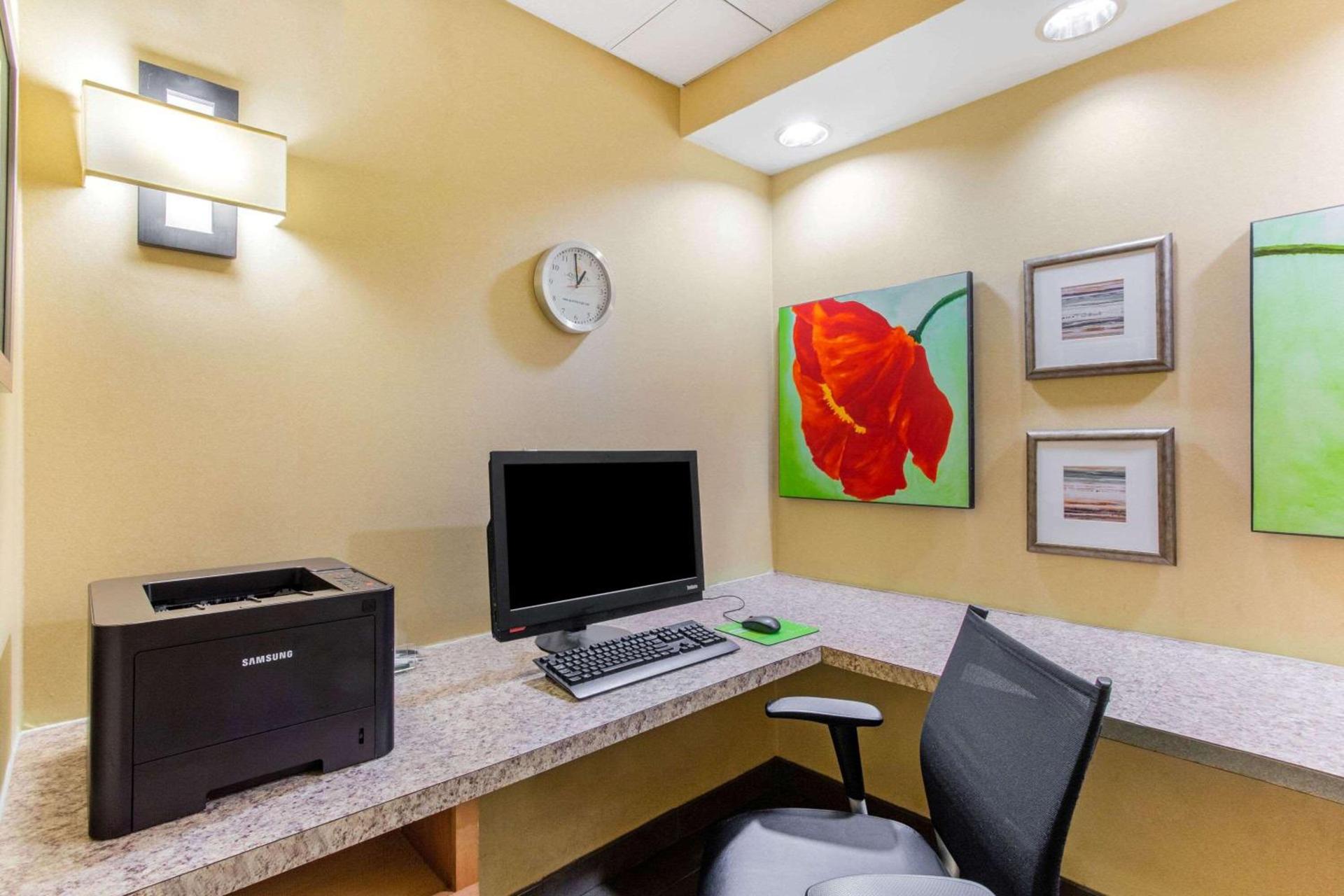 La Quinta by Wyndham Raleigh Cary photo 45