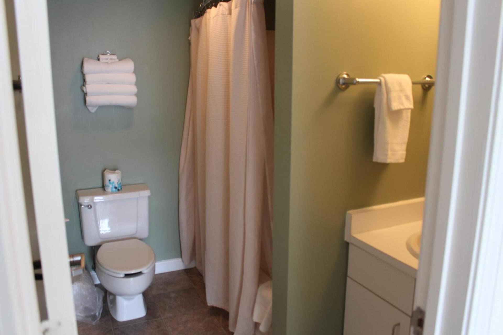 Town Square Condominiums photo 8